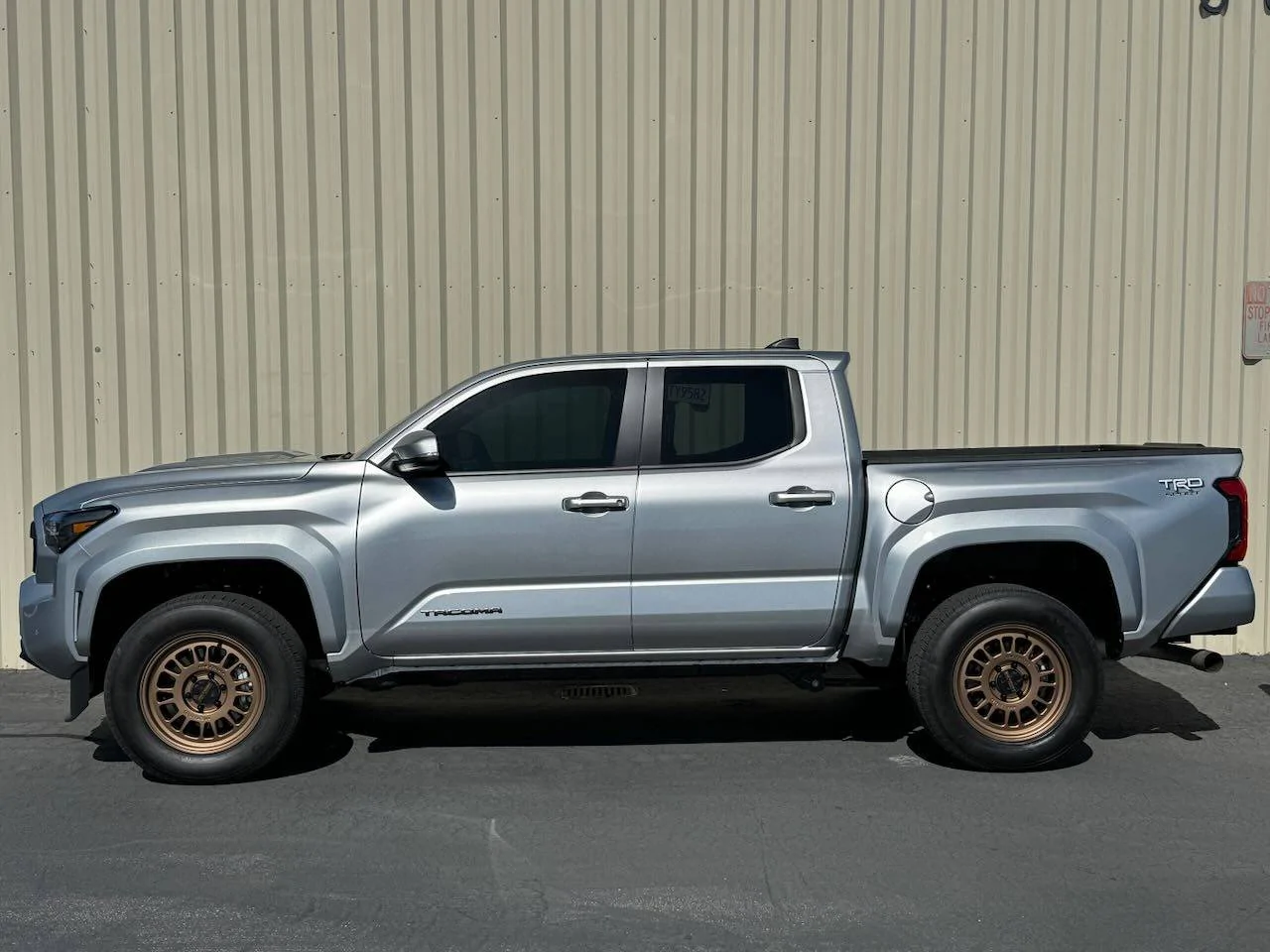 2024 Tacoma CELESTIAL SILVER METALLIC 2024 Tacoma Thread (4th Gen) IMG_1753 (2)