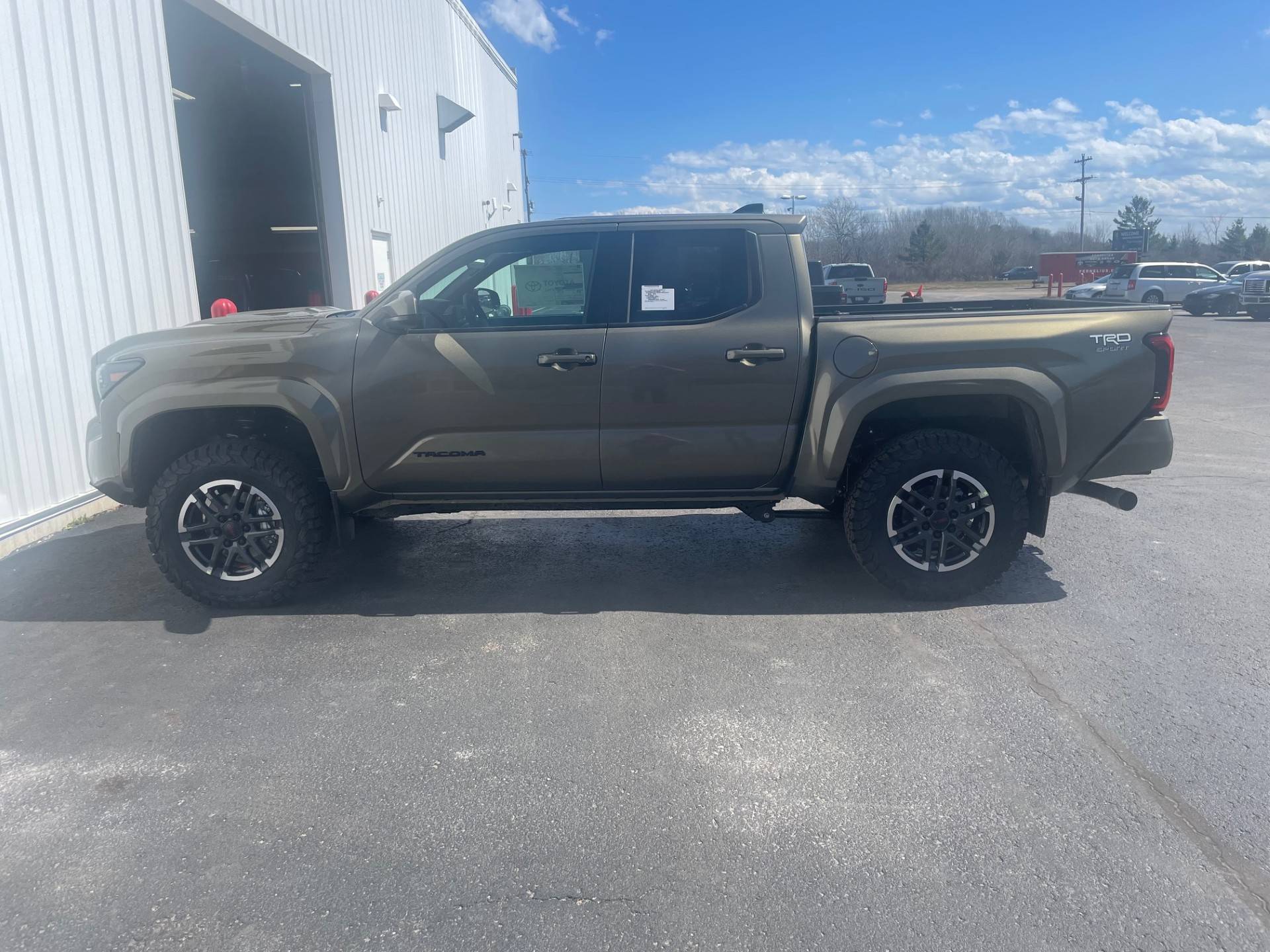 2024 Tacoma 2024 Tacoma Hybrid's 25 MPG (highway) revealed by TFL done