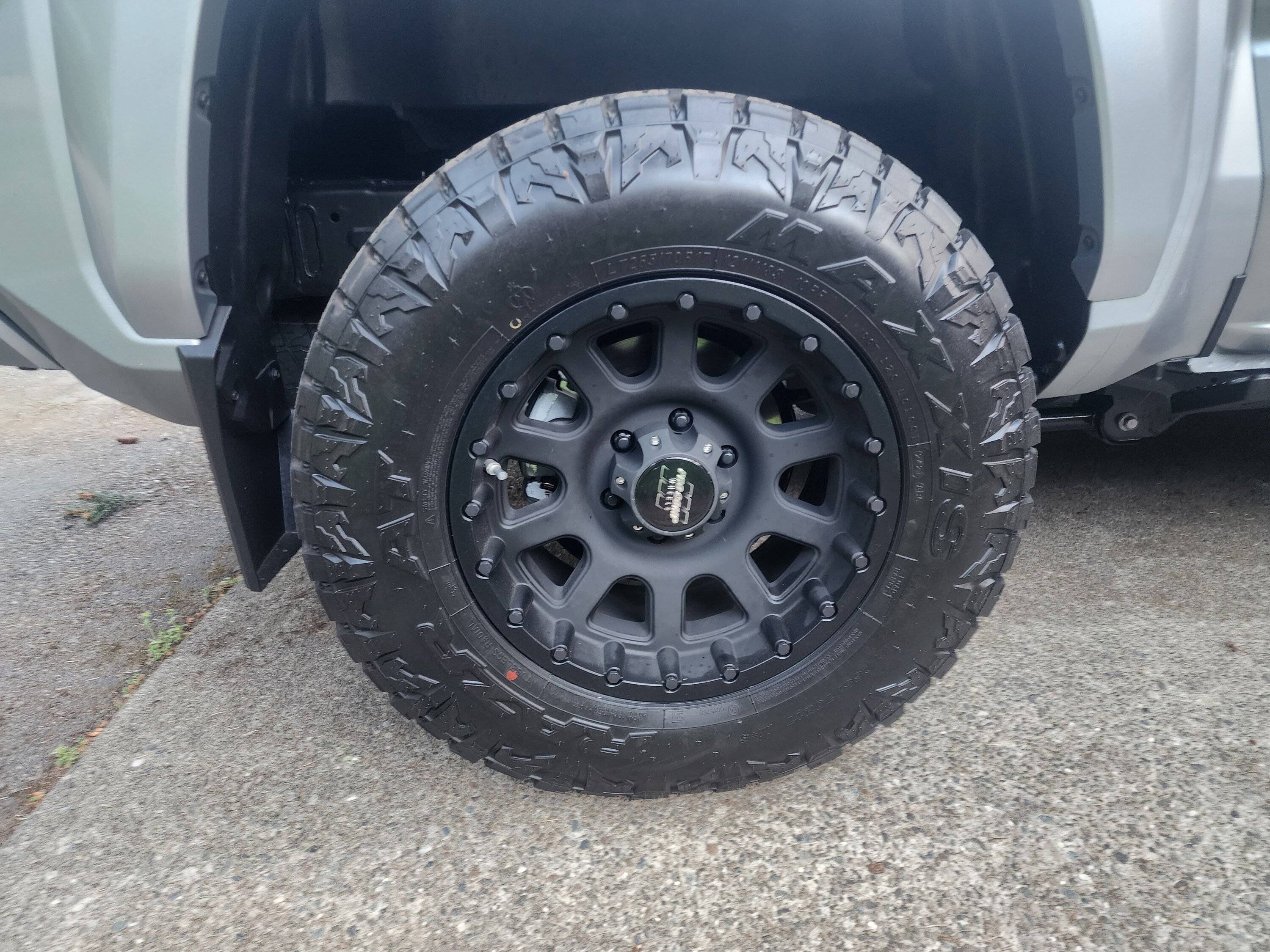 2024 Tacoma CELESTIAL SILVER METALLIC 2024 Tacoma Thread (4th Gen) 20240423_193952
