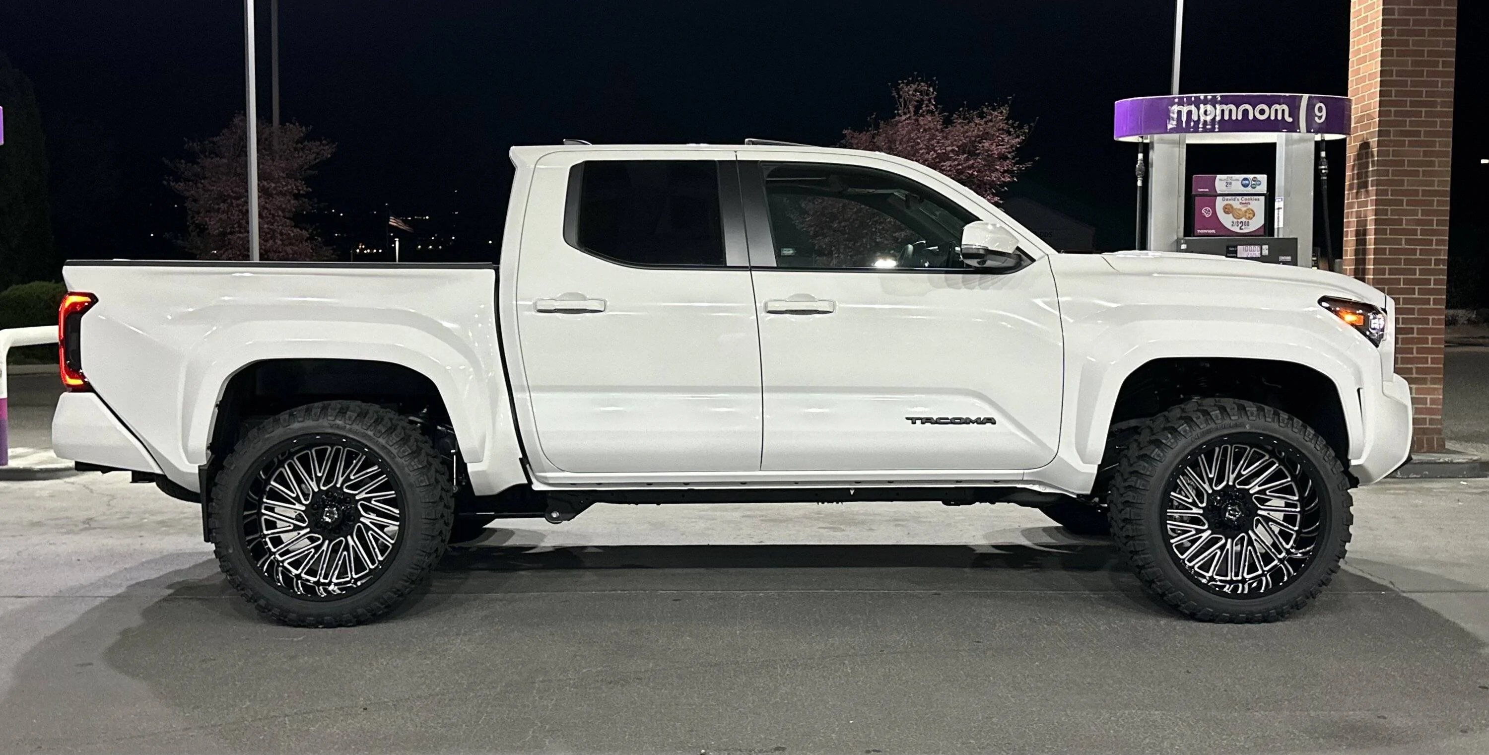 2024 Tacoma -44 22 inch wheels on 33s... IMG_3460