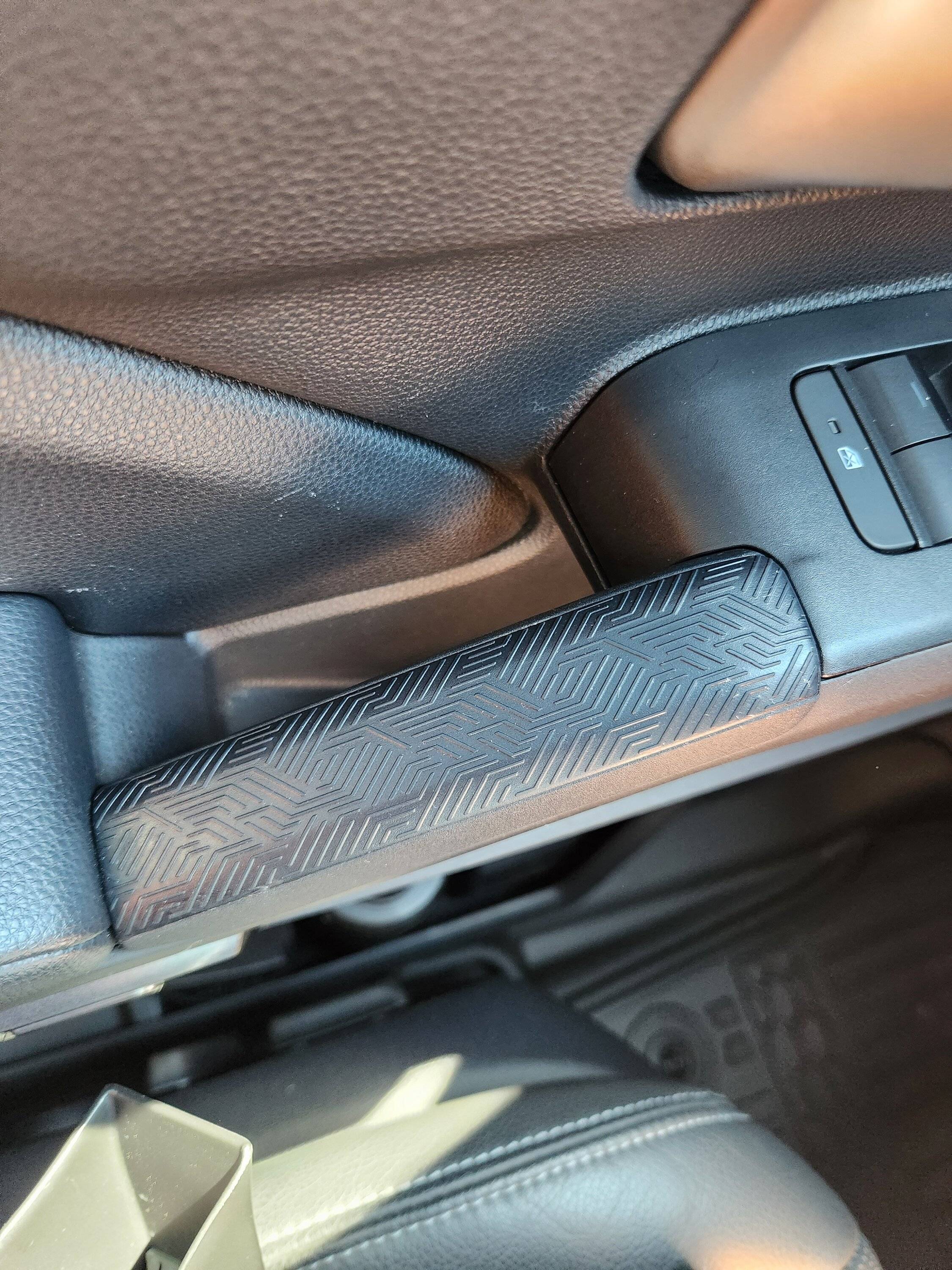 2024 Tacoma Muslogy armrest holders photos & review Armrest (1)