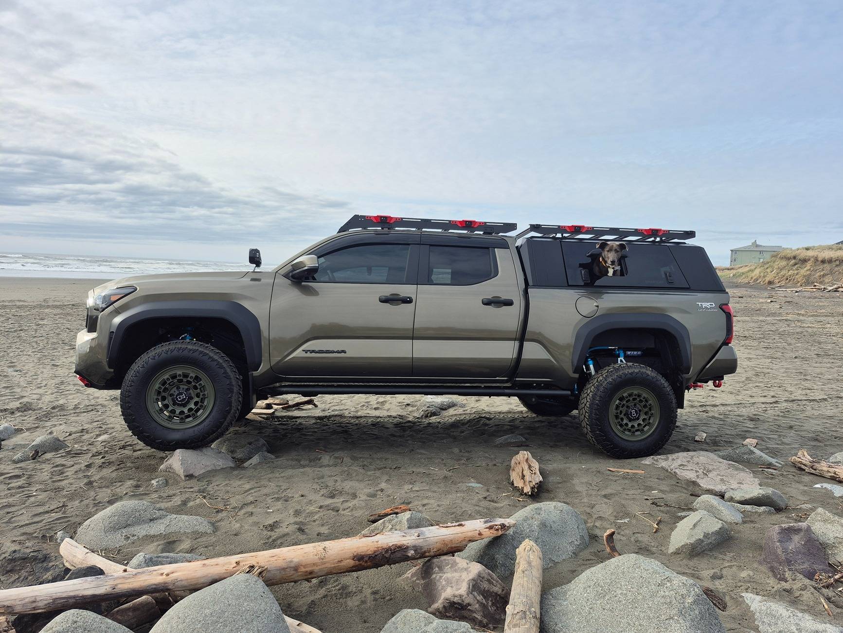 2024 Tacoma SmartCap EVO Sport on Trailhunter 20250409_172046