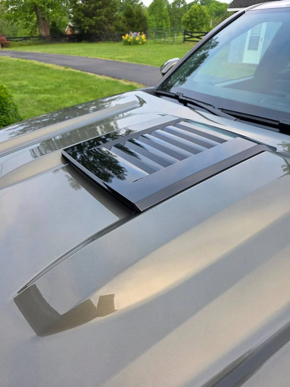 2024 Tacoma New TRD Sport owner question -- gloss black hood scoop? 1000038311