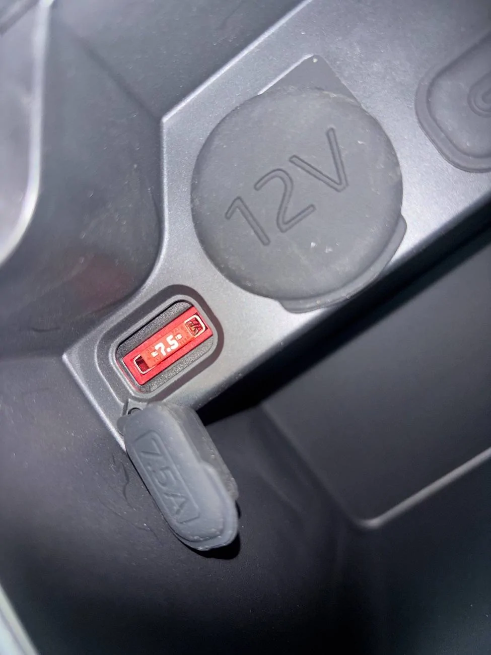 2024 Tacoma Factory Compressor Wiring?  Or just a really fat 7.5 amp cable IMG_5460