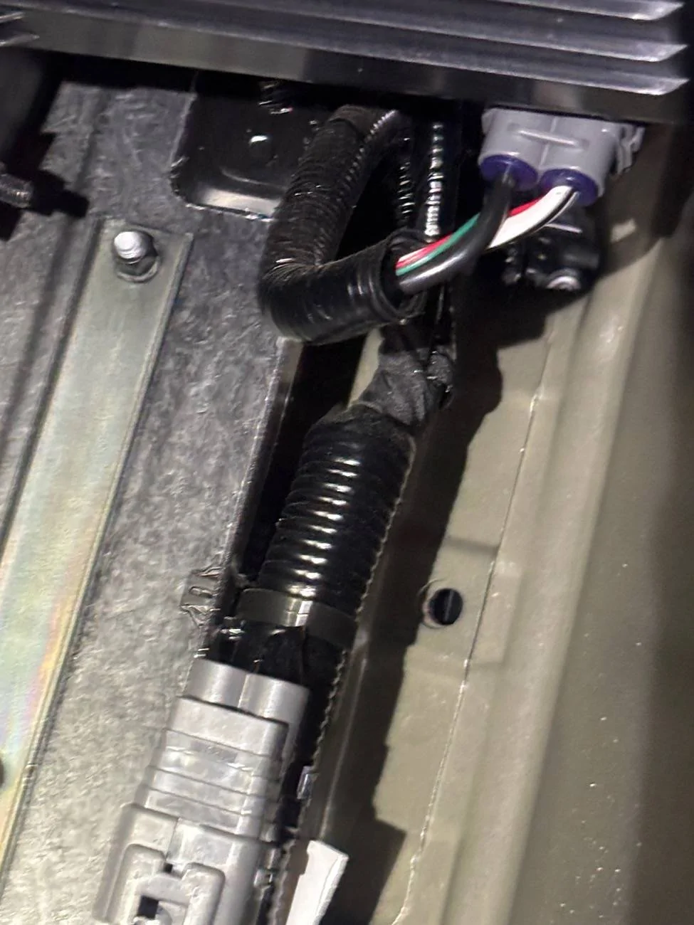 2024 Tacoma Factory Compressor Wiring?  Or just a really fat 7.5 amp cable IMG_5449