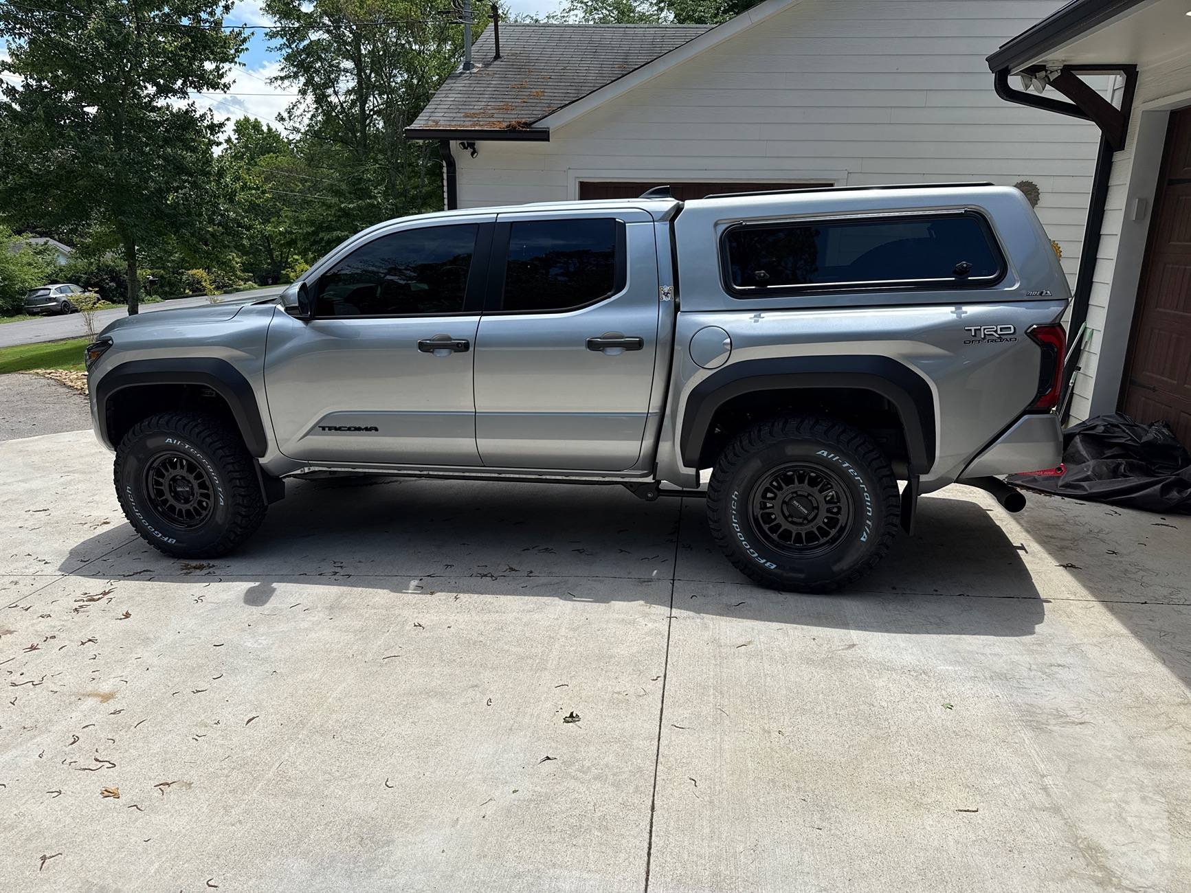 2024 Tacoma Leer 180 truck cap installed on 5' bed IMG_4404