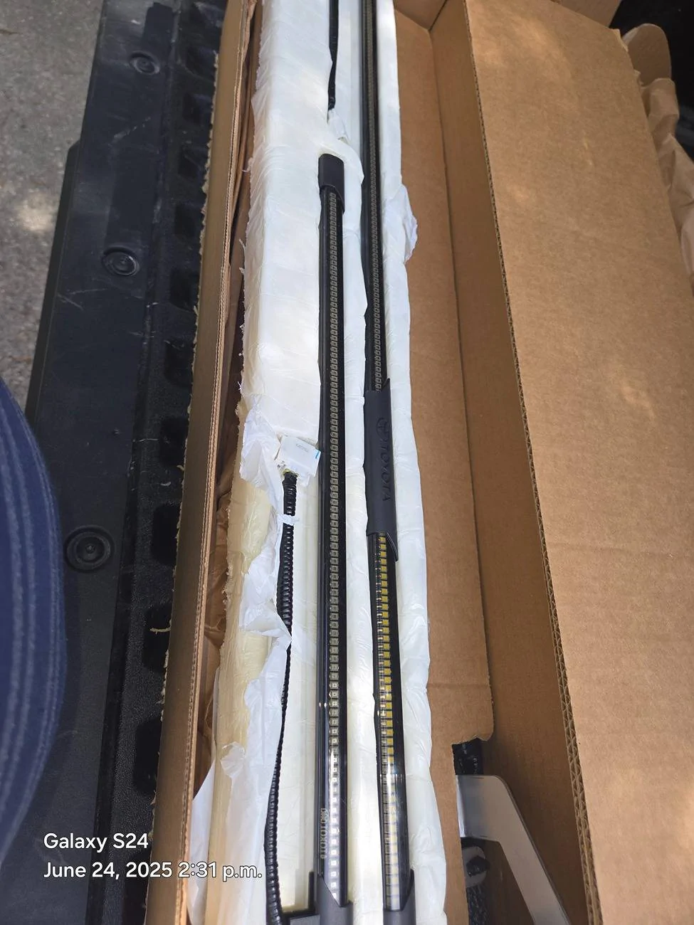 2024 Tacoma Canadian LED Tailgate Light Bar 1000003480