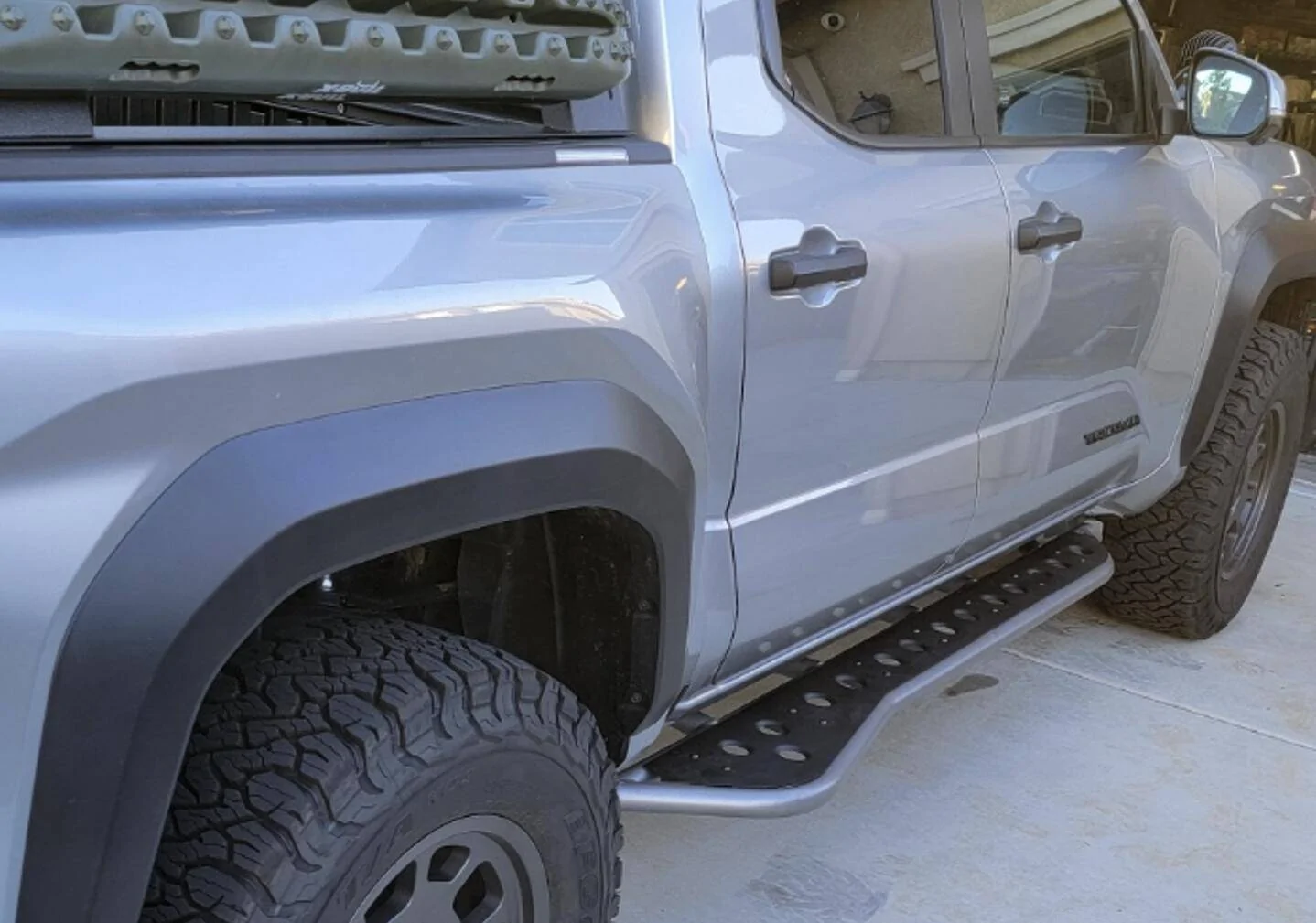 2024 Tacoma Painting my Rock Sliders, really happy with how they look! 1752028369716-qd
