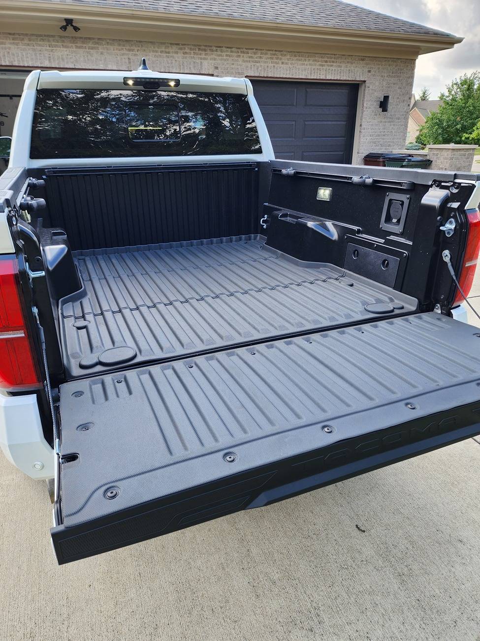 2024 Tacoma TripleAliner bed mat and tailgate cover installed 1000010452