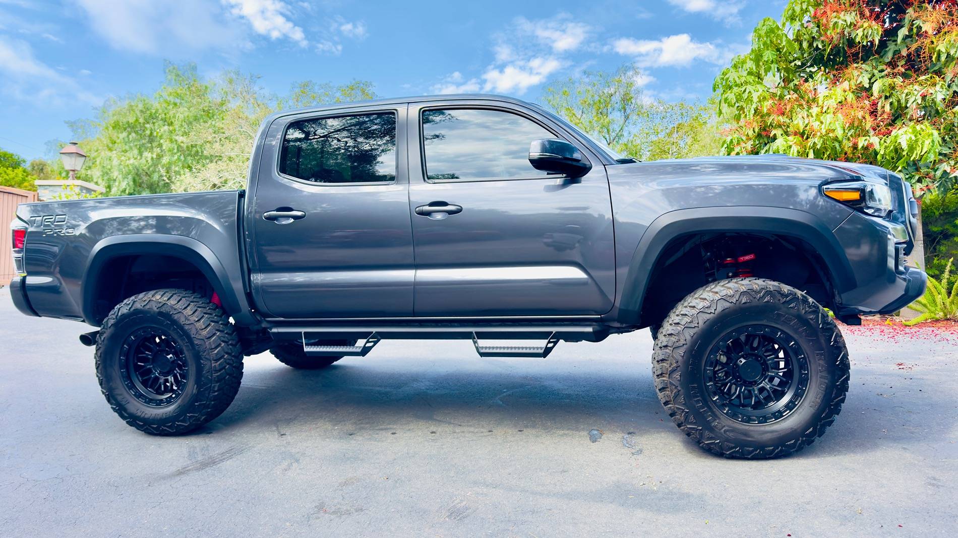2024 Tacoma Opinions Wanted: Suspension Lift or New Wheels/tires IMG_8090