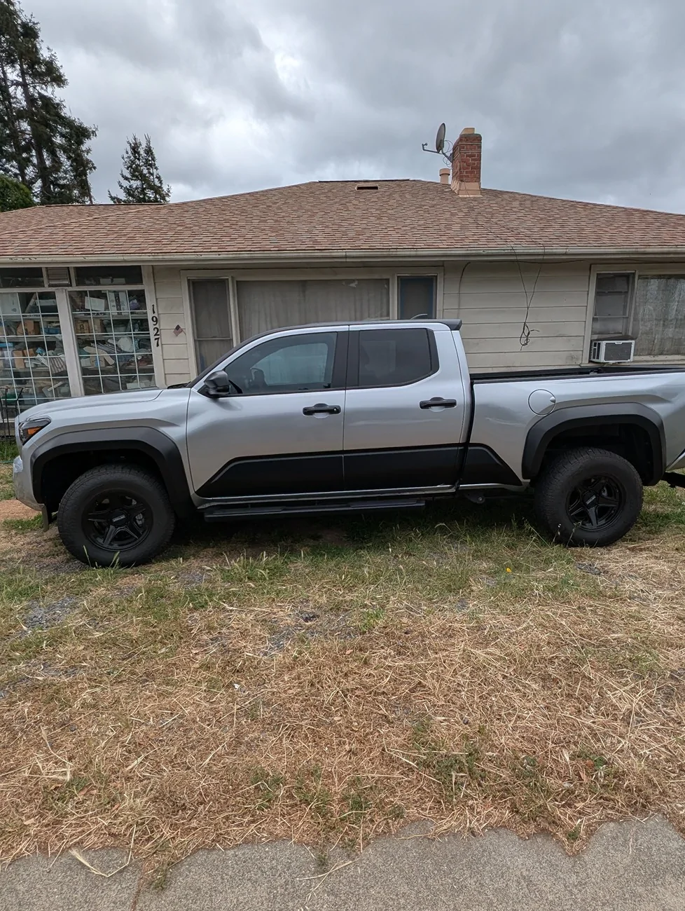 2024 Tacoma Looking at rough country fender flares- need help with tire and offset fitment PXL_20250512_221233511