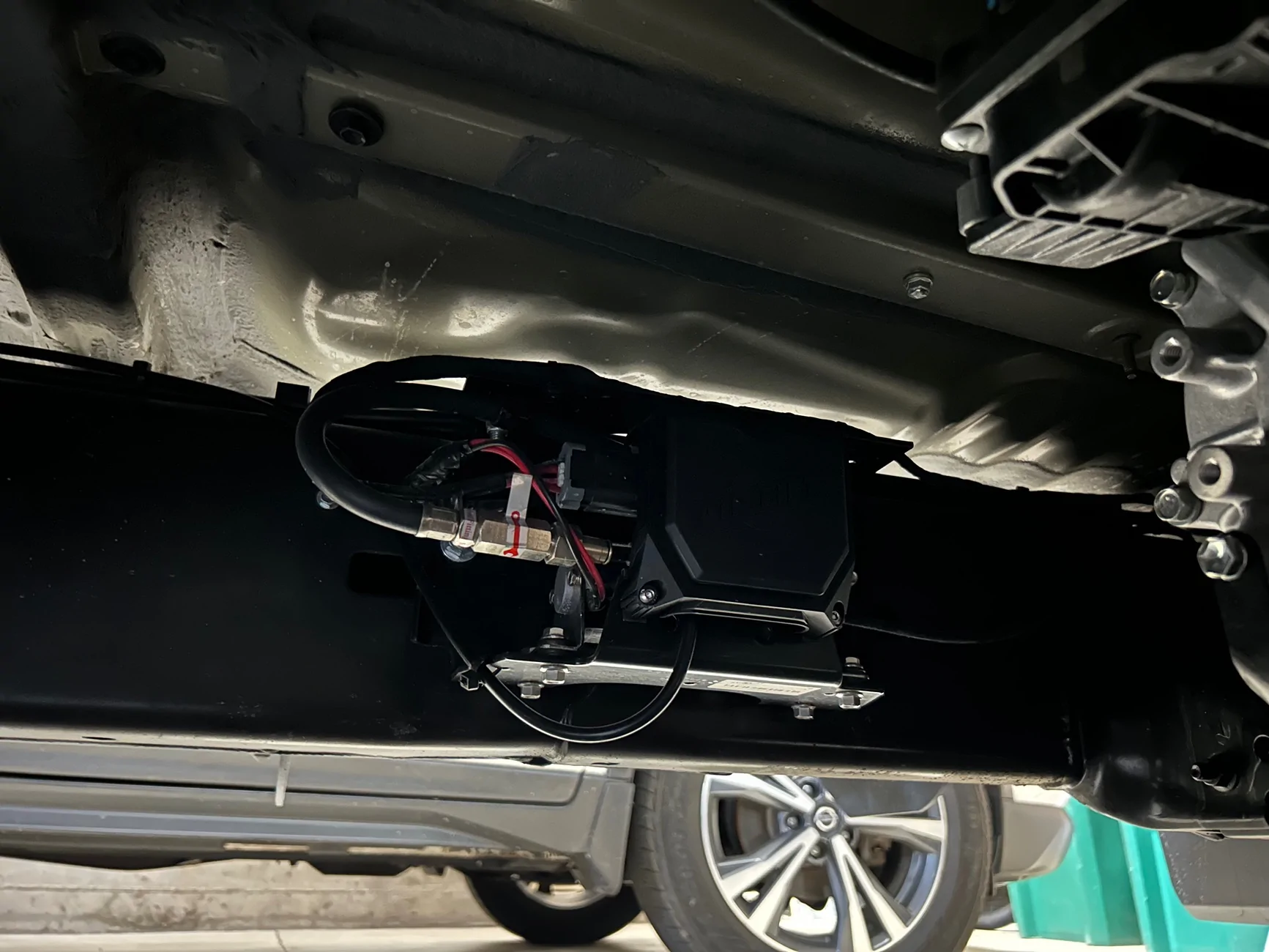 2024 Tacoma Anyone install LoadLifter 5000 air bags yet? IMG_5023