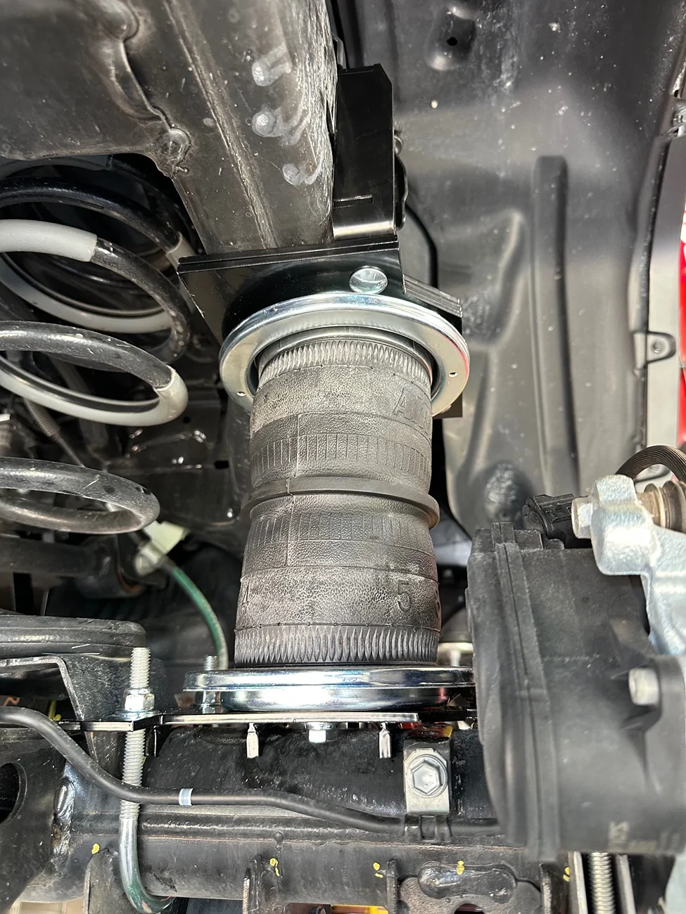 2024 Tacoma Anyone install LoadLifter 5000 air bags yet? IMG_6144