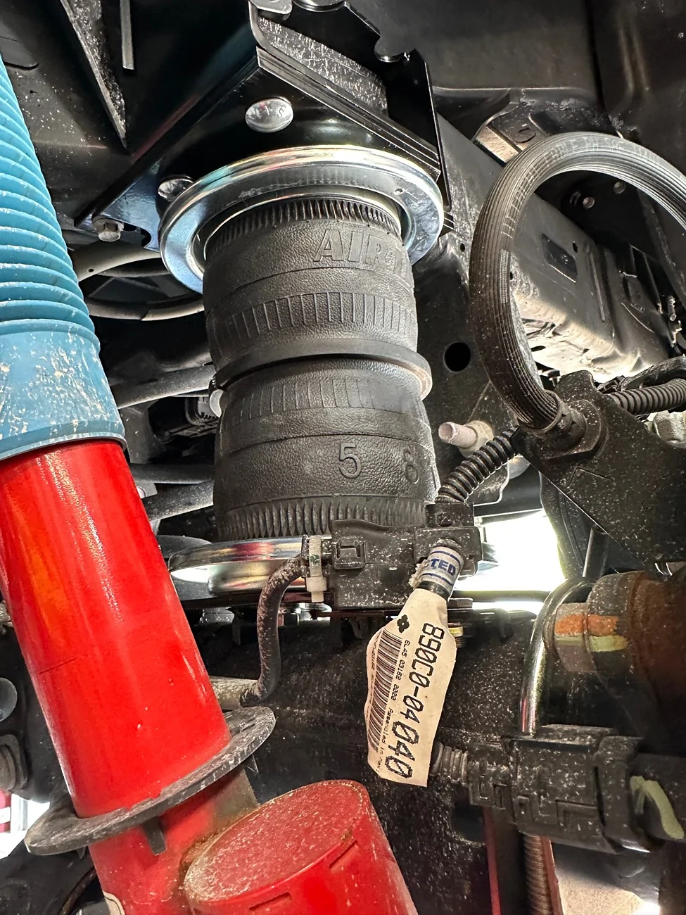 2024 Tacoma Anyone install LoadLifter 5000 air bags yet? IMG_6146