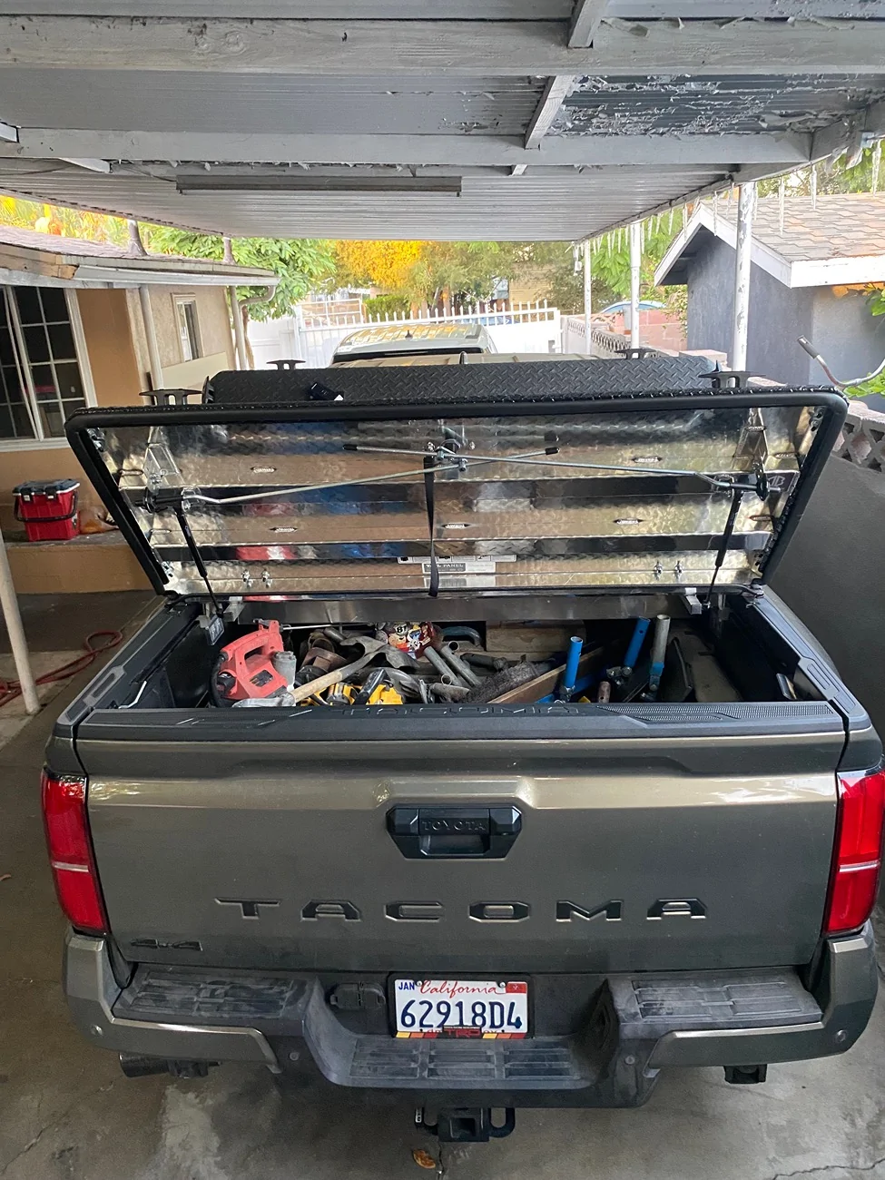 2024 Tacoma Diamondback HD bed cover installed IMG_2812