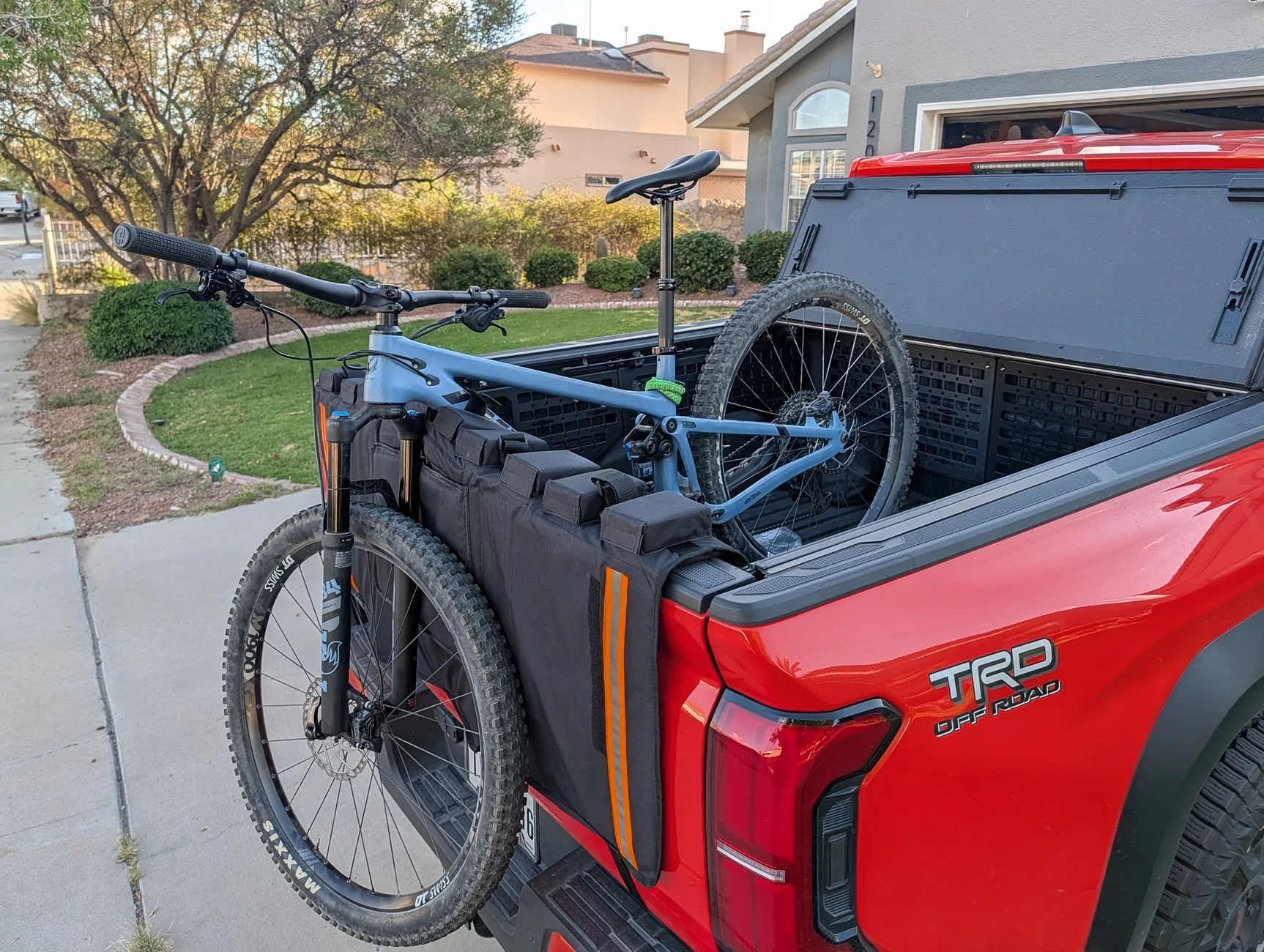 2024 Tacoma Trumgeta Tailgate Bike Pad installed review & photos PXL_20250910_002011286.MP
