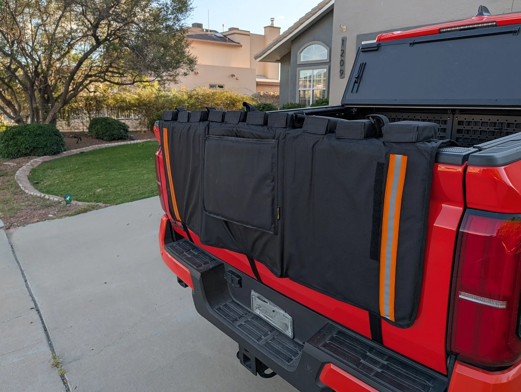 2024 Tacoma Trumgeta Tailgate Bike Pad installed review & photos PXL_20250910_002207919.MP~2