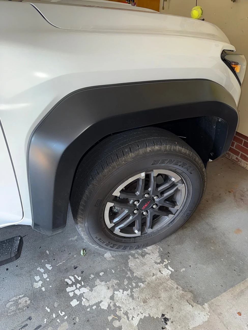 2024 Tacoma Remove and réinstalle fender flare IMG_2196