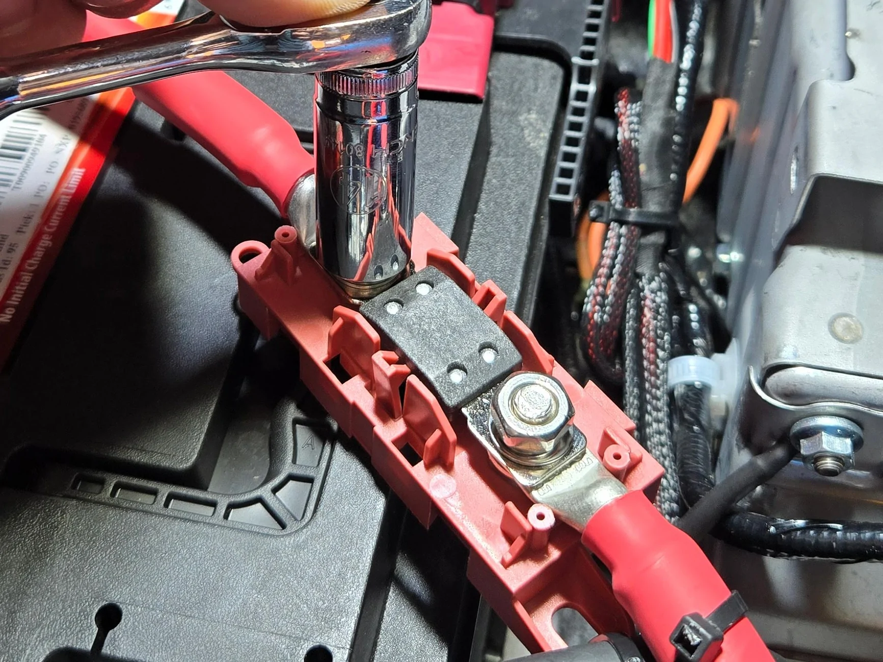 VT4PDR_Fuse_Holder_Install.webp