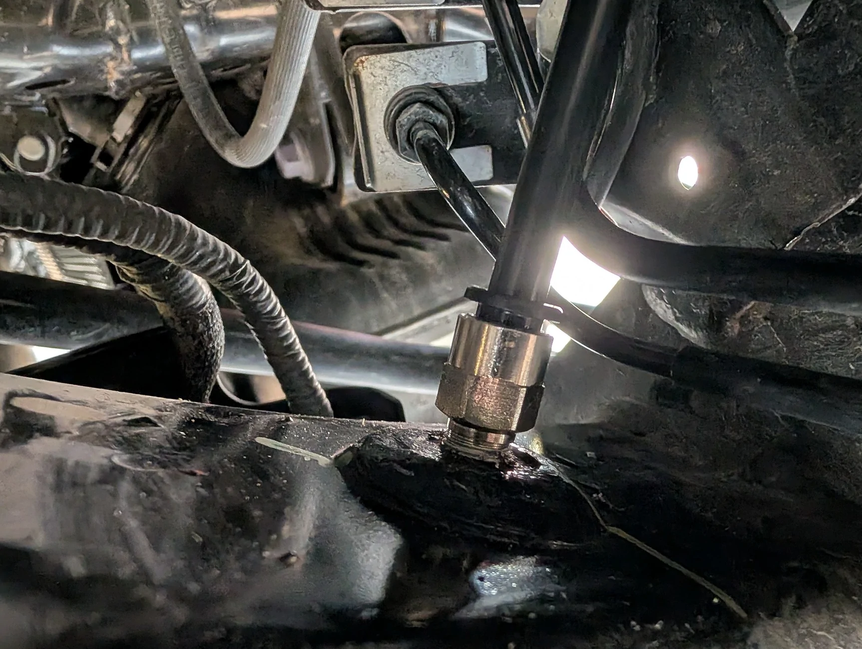 Breather connection to rear diff.webp