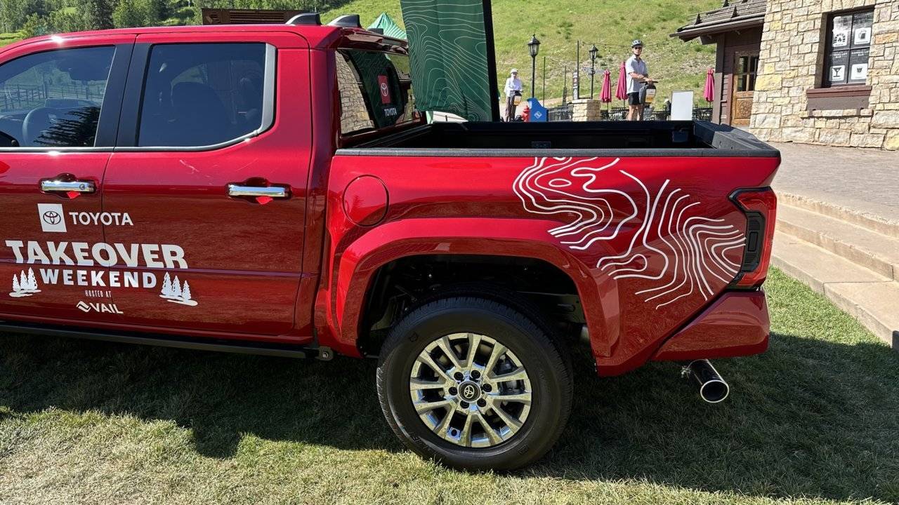 2024 Tacoma SUPERSONIC RED 2024 Tacoma Thread (4th Gen) 2024 Tacoma Limited in Supersonic Red 6