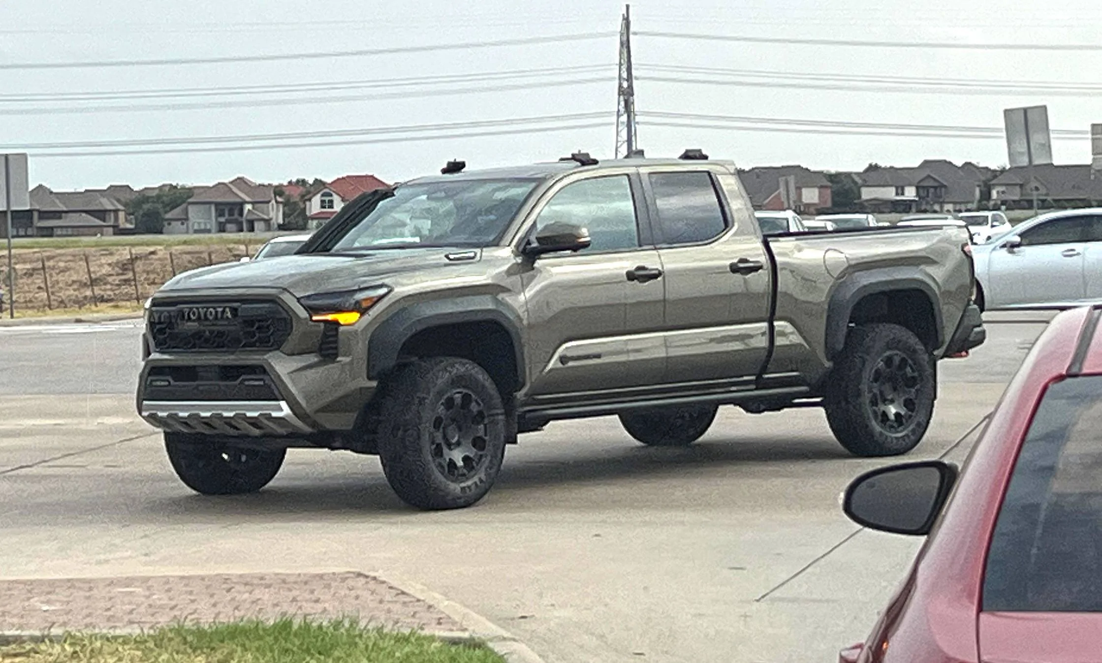 2024 Tacoma Bronze Oxide Trailhunter + Ice Cap White TRD Pro 2024 Tacomas @ Toyota National Dealer Meeting 2024tacomatrailhunter-nosportbars-jpg