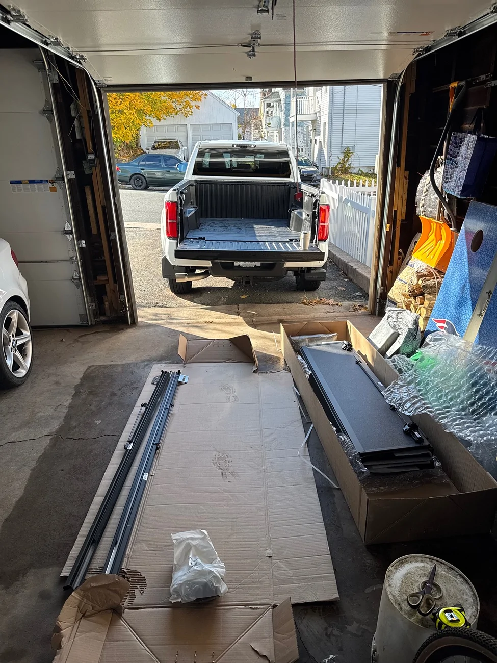 2024 Tacoma Toyota OEM hard bed tonneau cover is NICE. IMG_9145