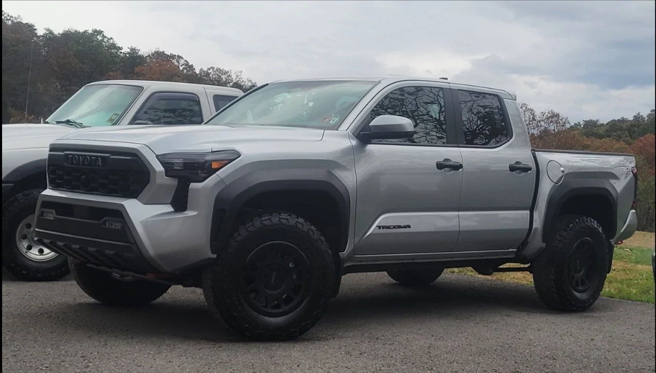 2024 Tacoma New member 25 TRD OR 6MT silver IMG_20251213_150115