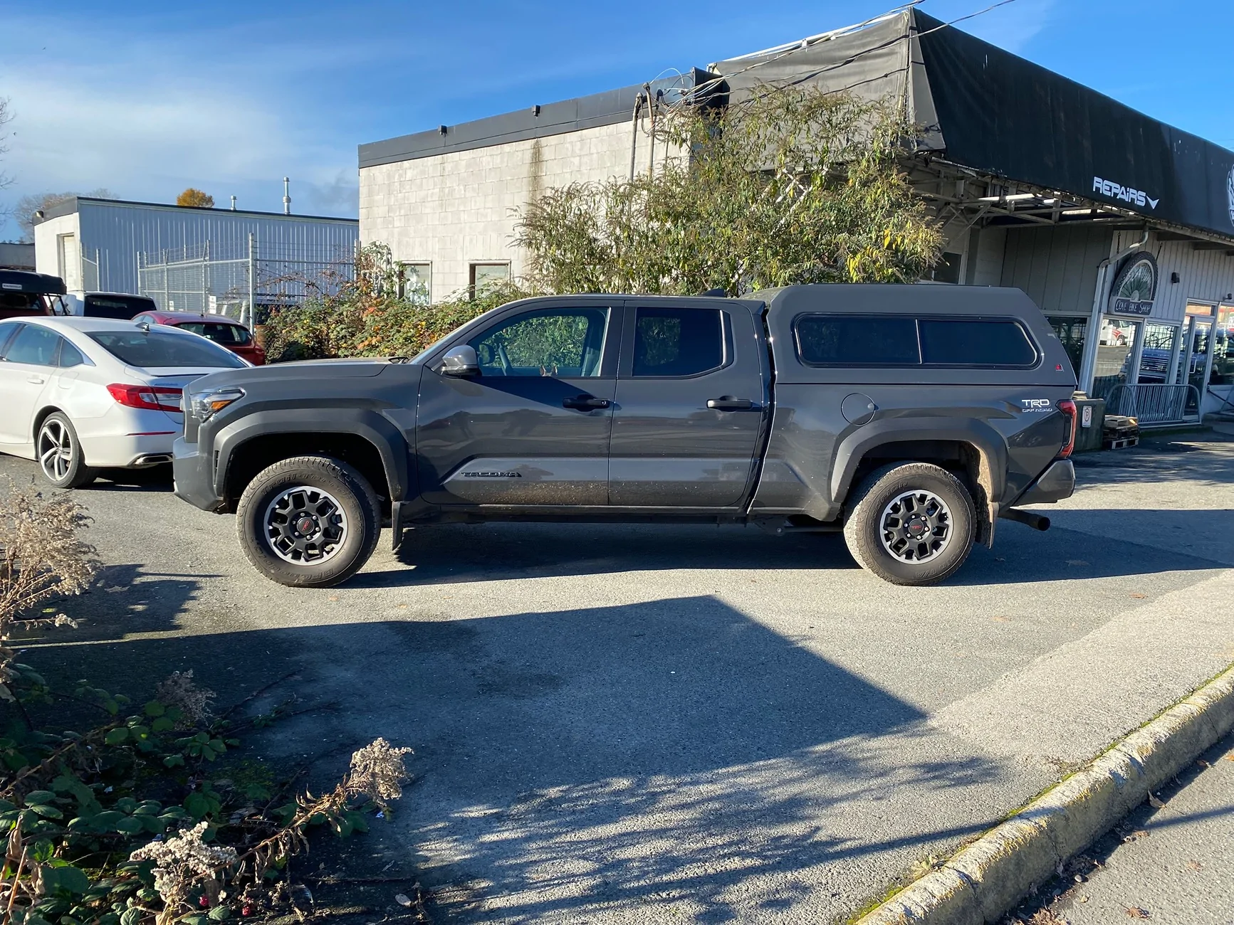 2024 Tacoma Leer 100xr Truck Cap installed IMG_2822