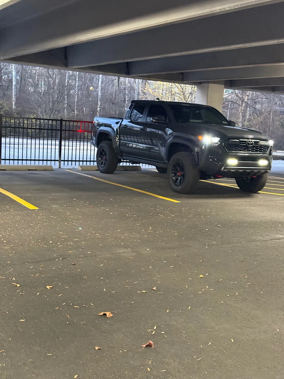 2024 Tacoma Anybody running a lift or level with 265/70R18 ? IMG_7333