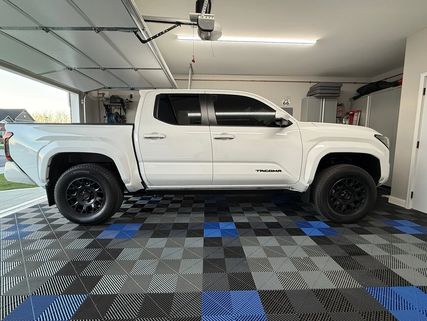 2024 Tacoma Anybody running a lift or level with 265/70R18 ? IMG_9735