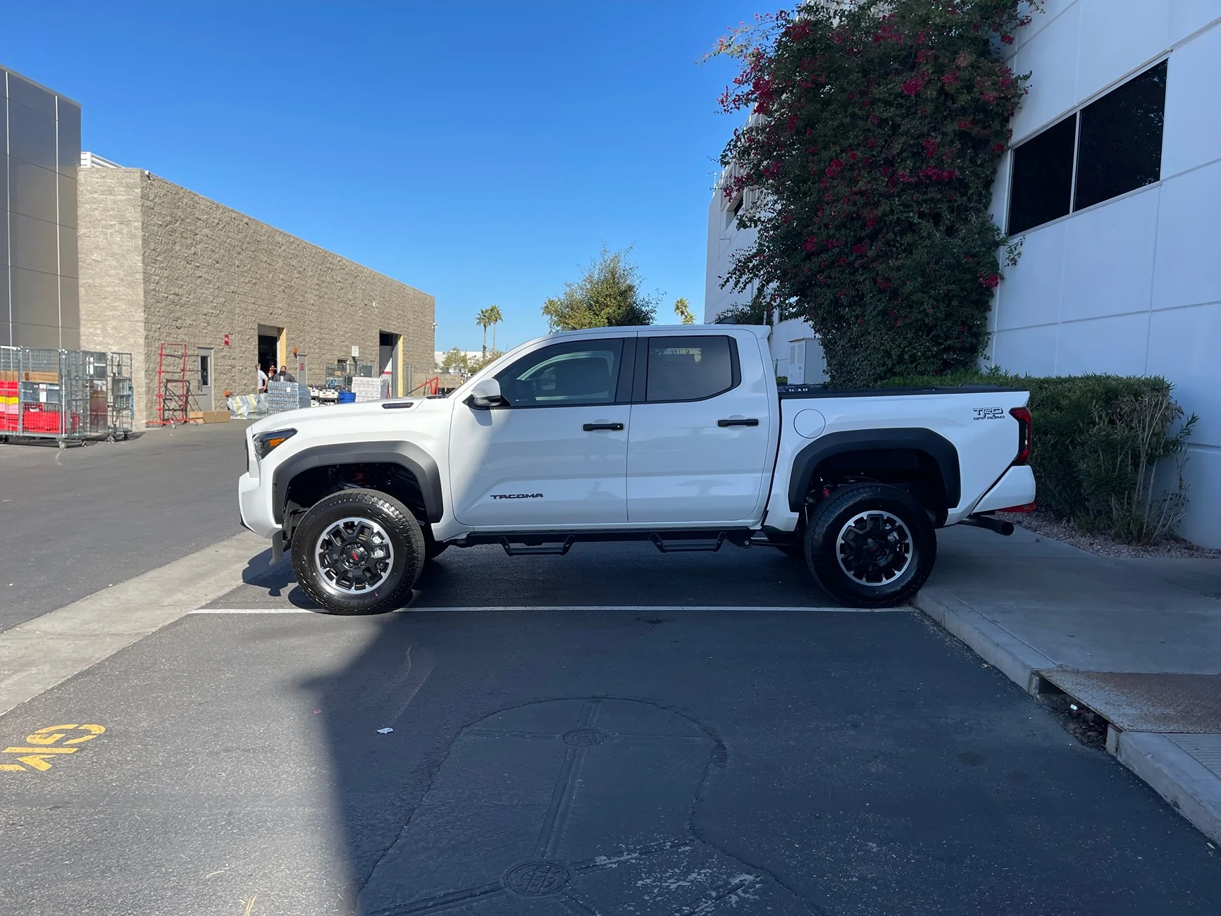 2024 Tacoma Lowering the rear of an OEM lifted TRDOR... IMG_7554