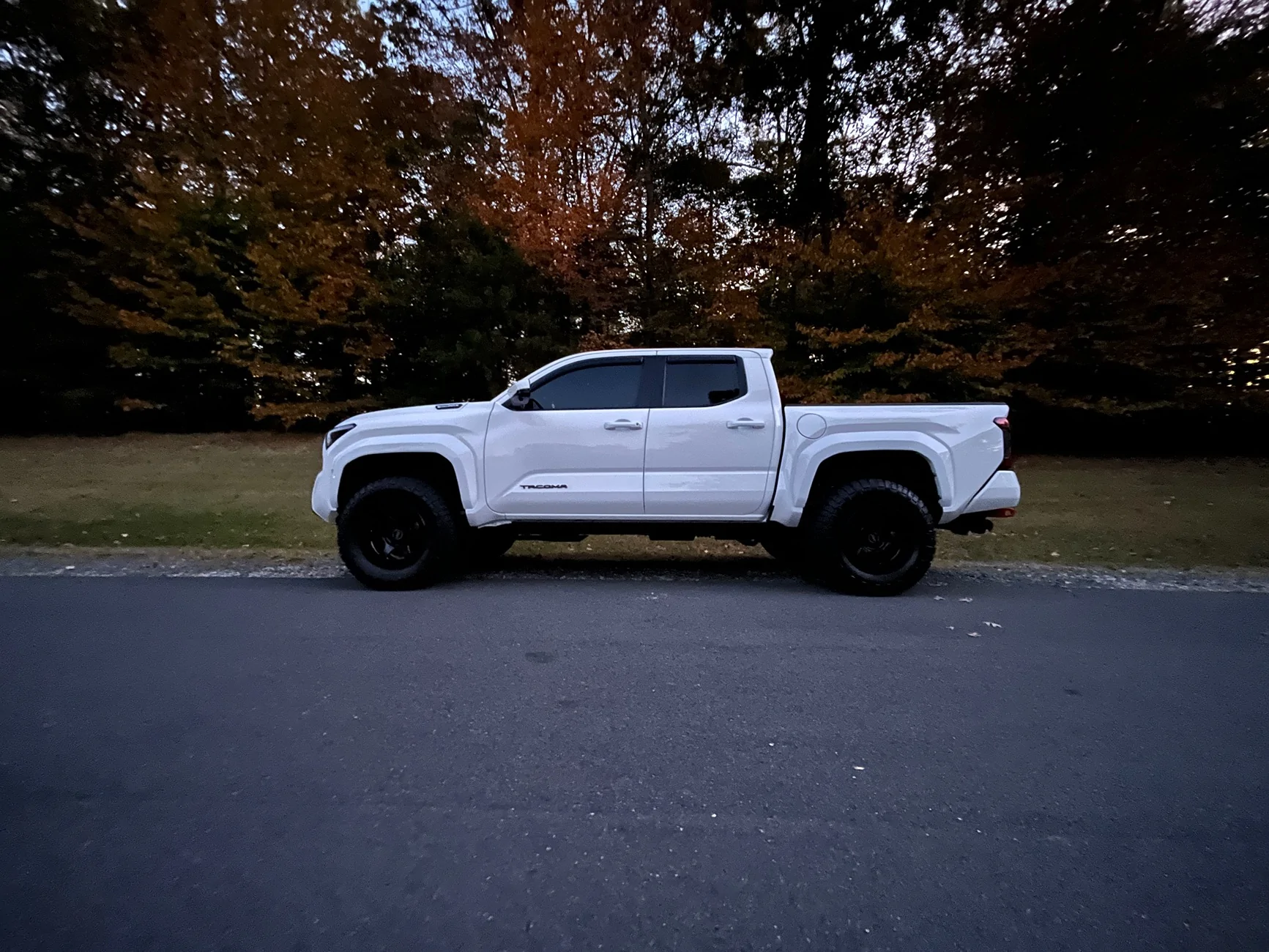 2024 Tacoma Side profile w/ leveling kit - POST YOURS! IMG_6859