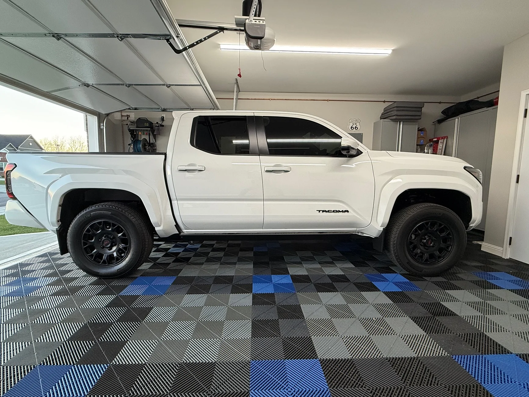 2024 Tacoma Side profile w/ leveling kit - POST YOURS! IMG_9735