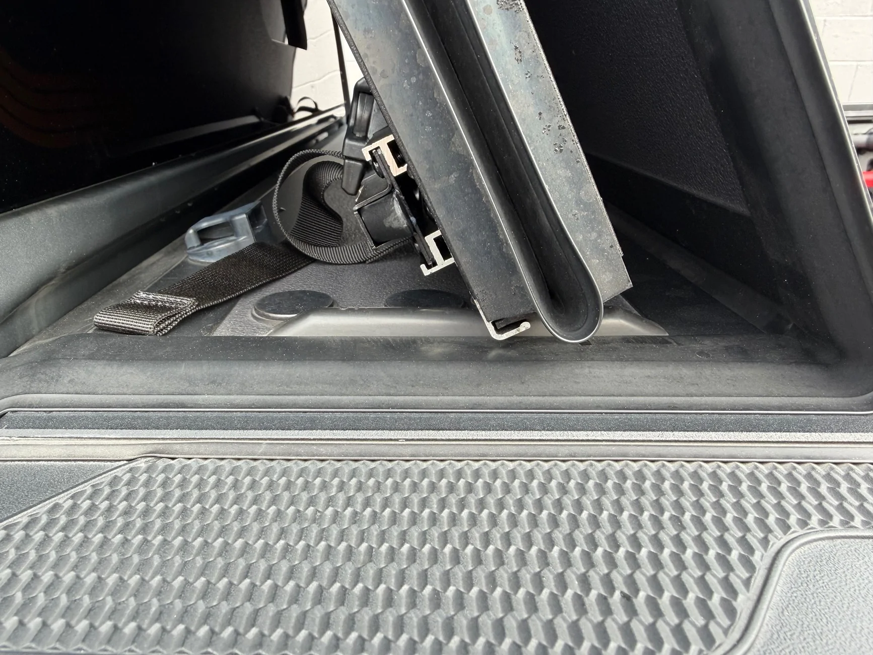 2024 Tacoma Does your Toyota Tri-fold block the rear camera? IMG_5654