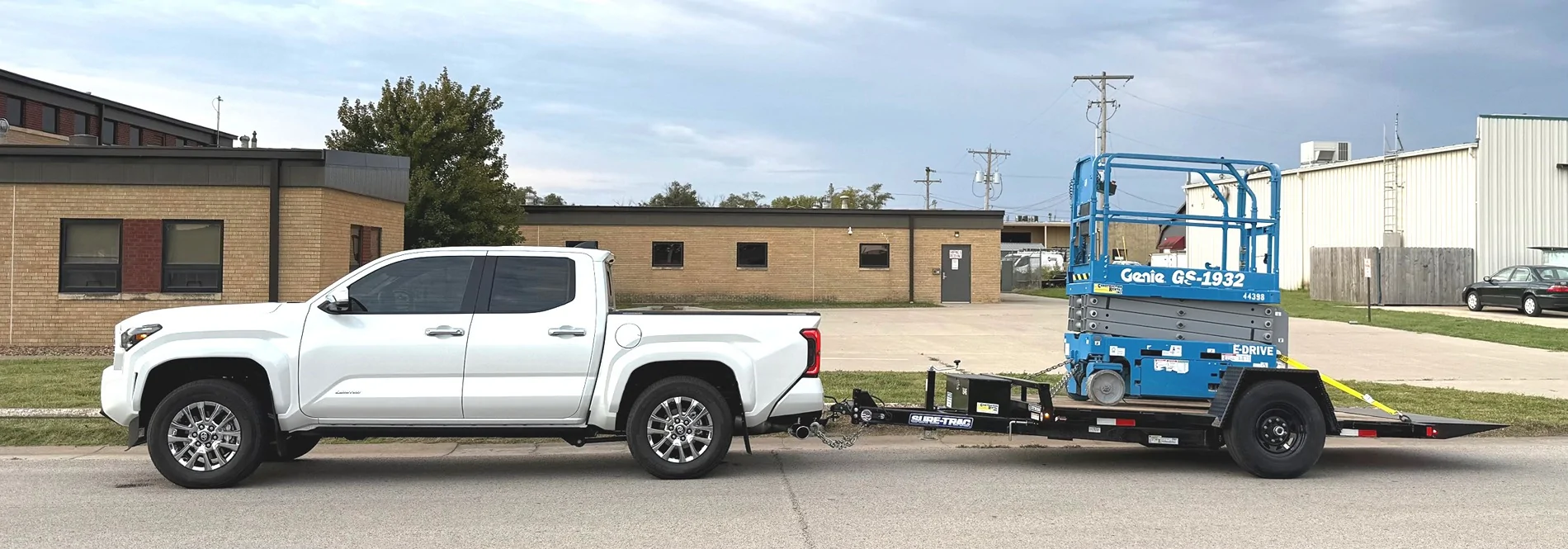 Tacoma towing Genie Scissor Jack.webp
