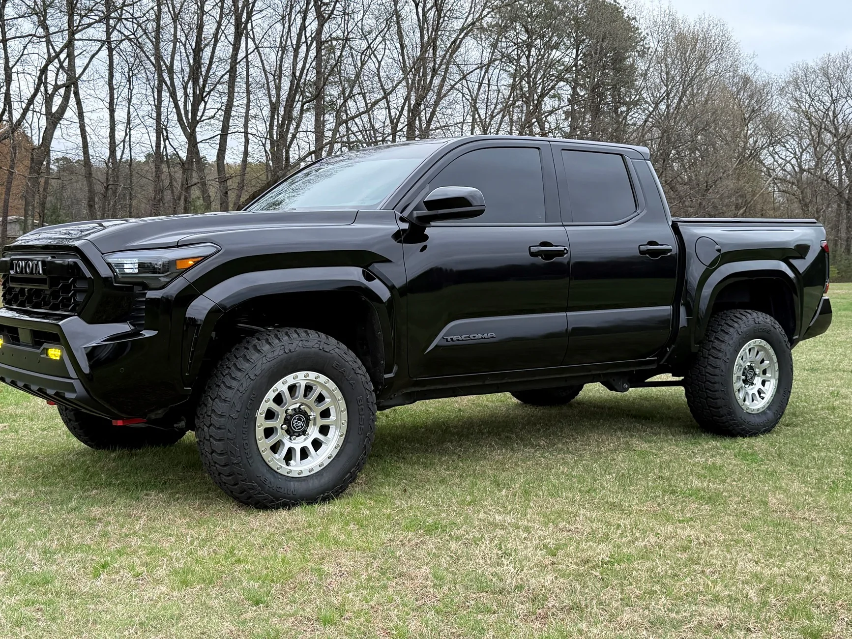 2024 Tacoma Wescott 2.5” lift pics with 33” tires? 345