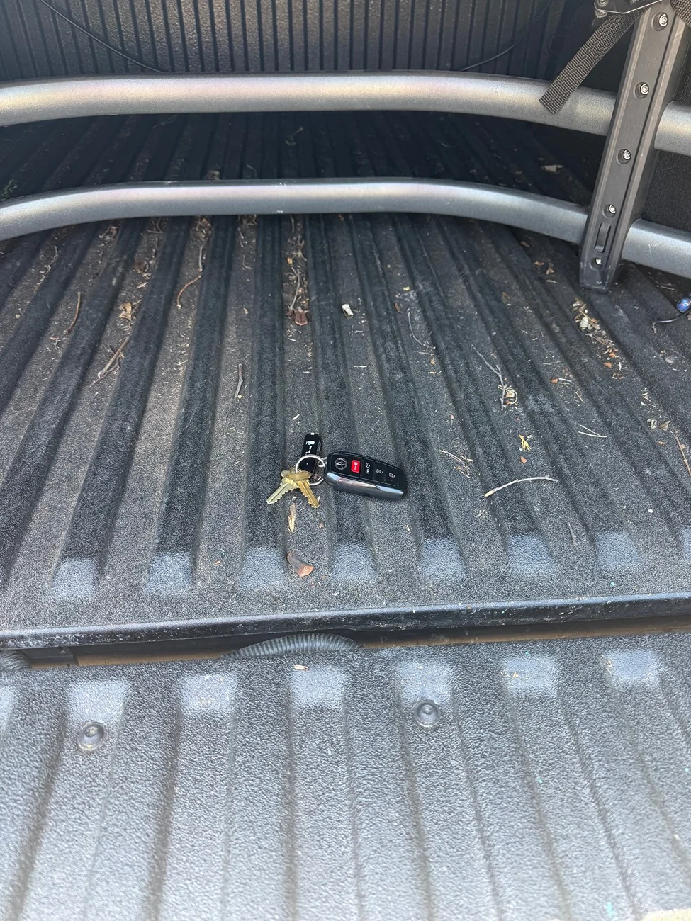 2024 Tacoma CAUTION - Power-Tailgate can lock when closed IMG_9803