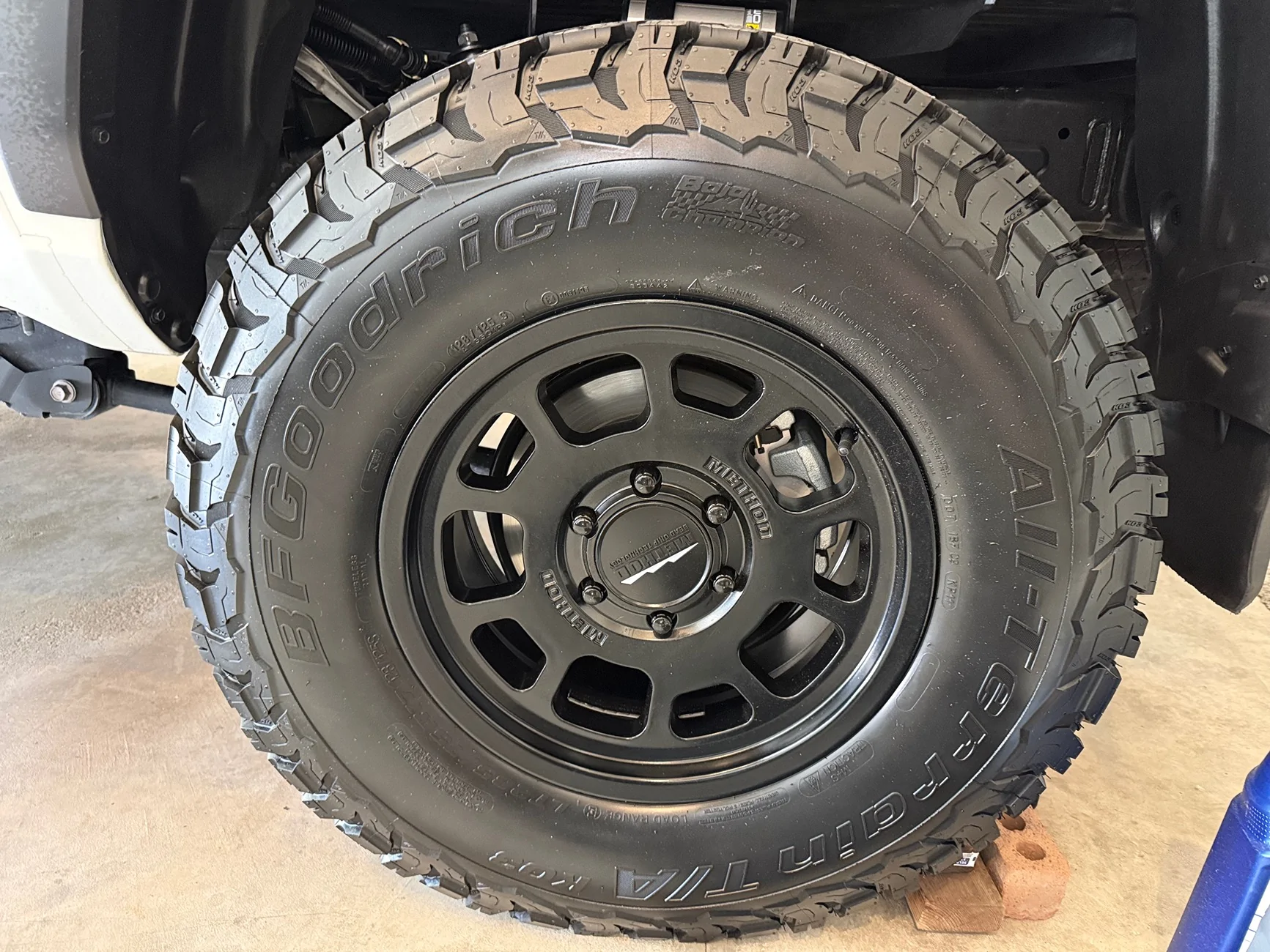2024 Tacoma 33's (285/70/17 tires) with 703 Method wheels (+35 offset) on factory suspension 2026 Tacoma TRD Off-Road IMG_4885