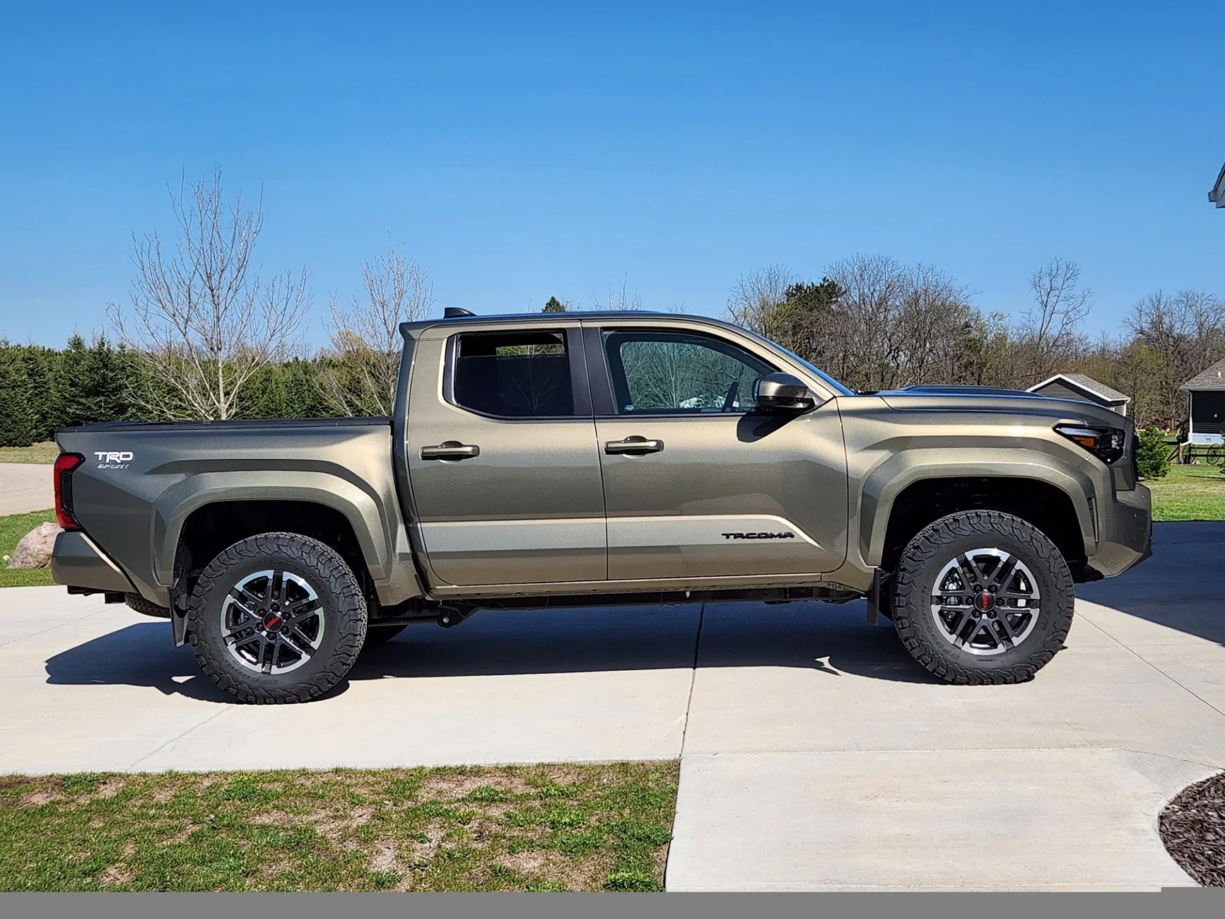 2024 Tacoma Who's had their 4th gen for a year now? What do you love/hate? thumbnail_20240425_154844