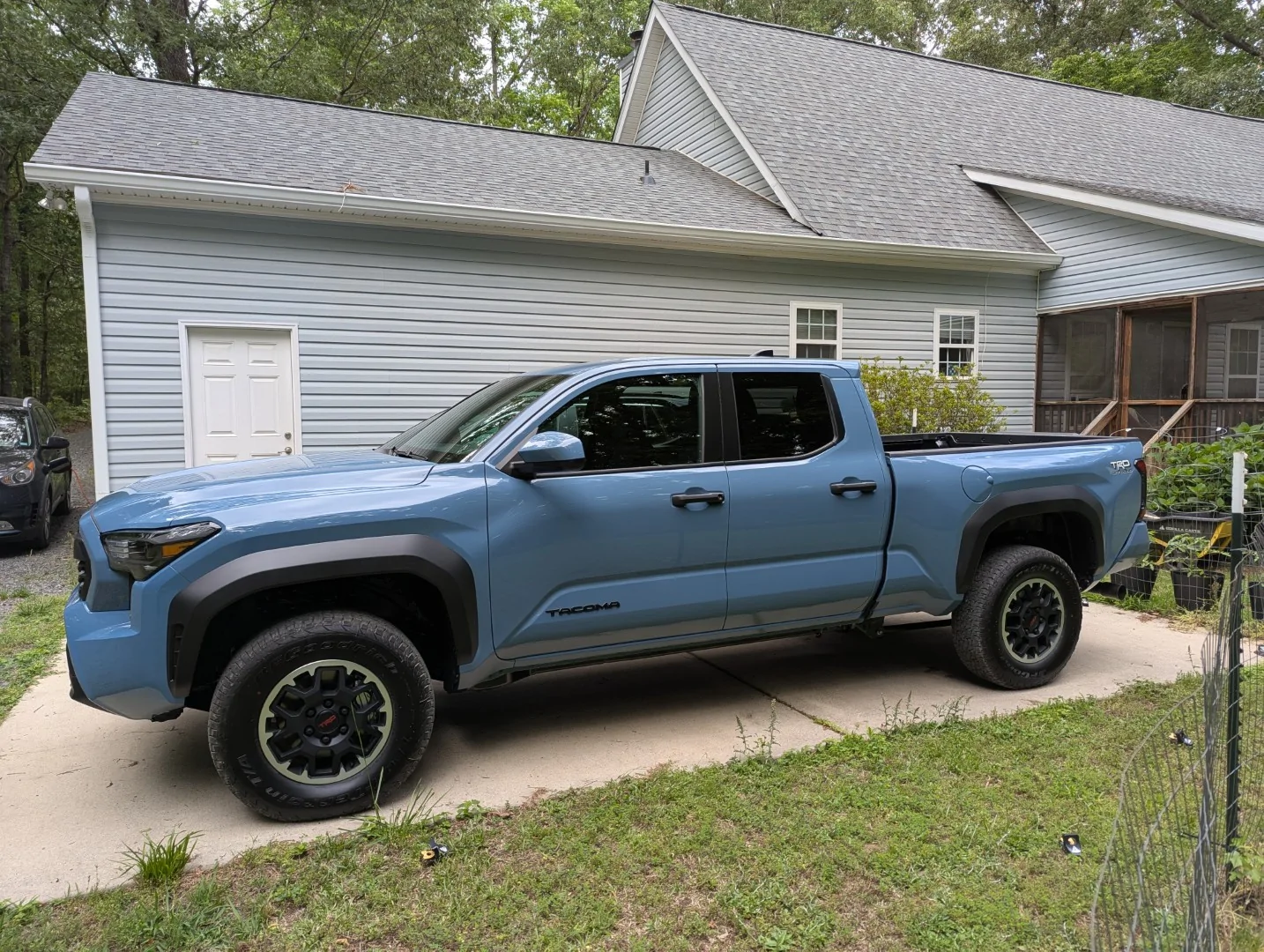 2024 Tacoma HERITAGE BLUE Tacoma Thread PXL_20260511_195658885 (Large)