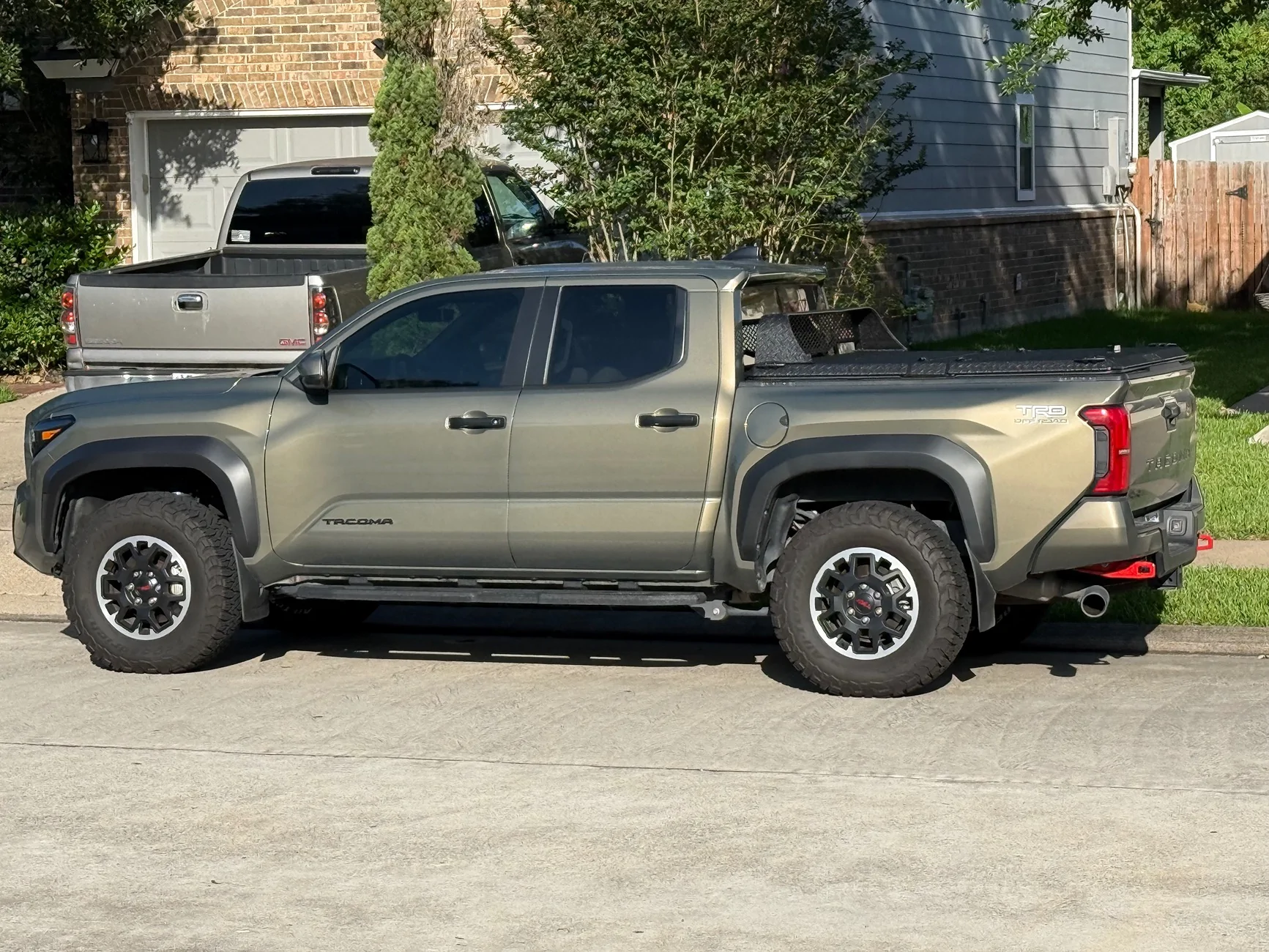 2024 Tacoma Diamondback Tonneau Cover review / feedback? IMG_6108