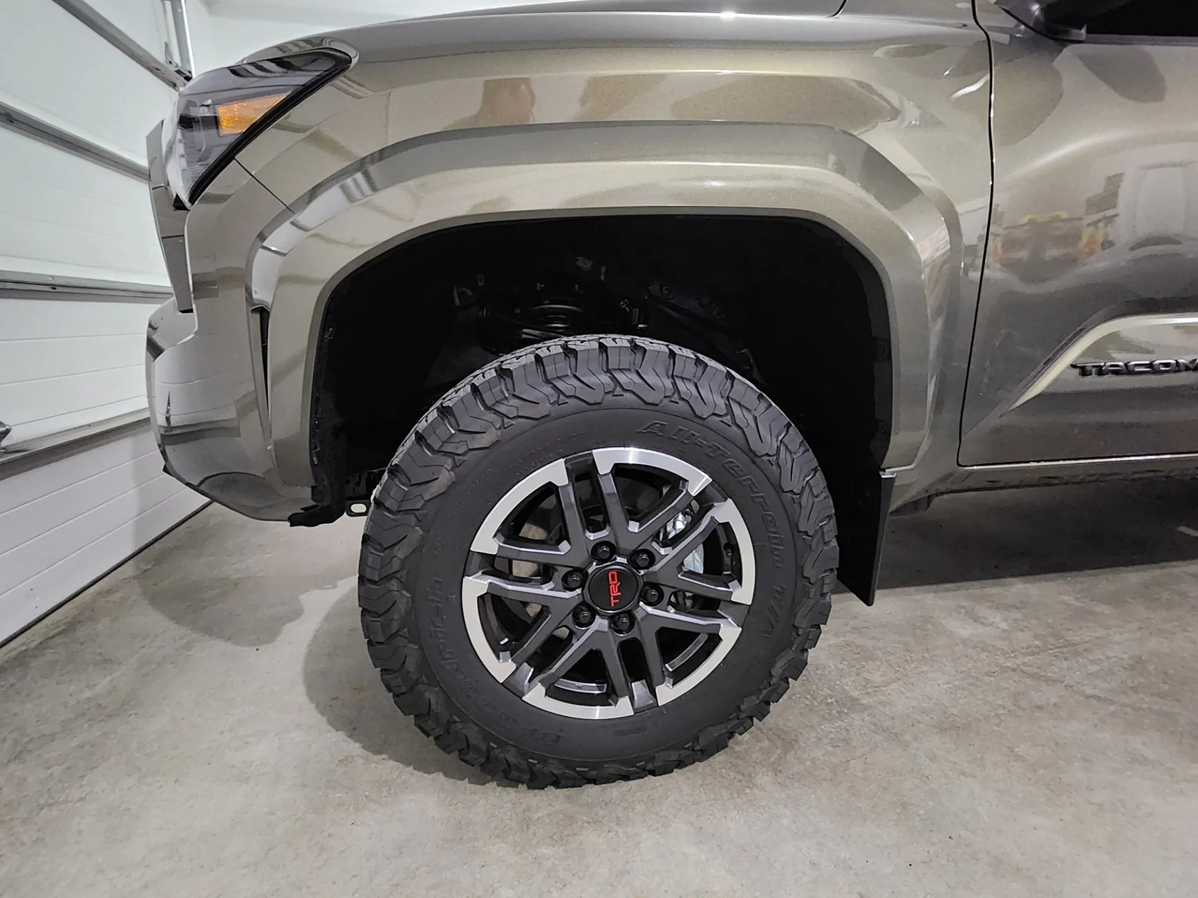 2024 Tacoma 275/70R18 KO3's do NOT fit on a 2024 Trailhunter with Canadian mudflats thumbnail_20240415_045102