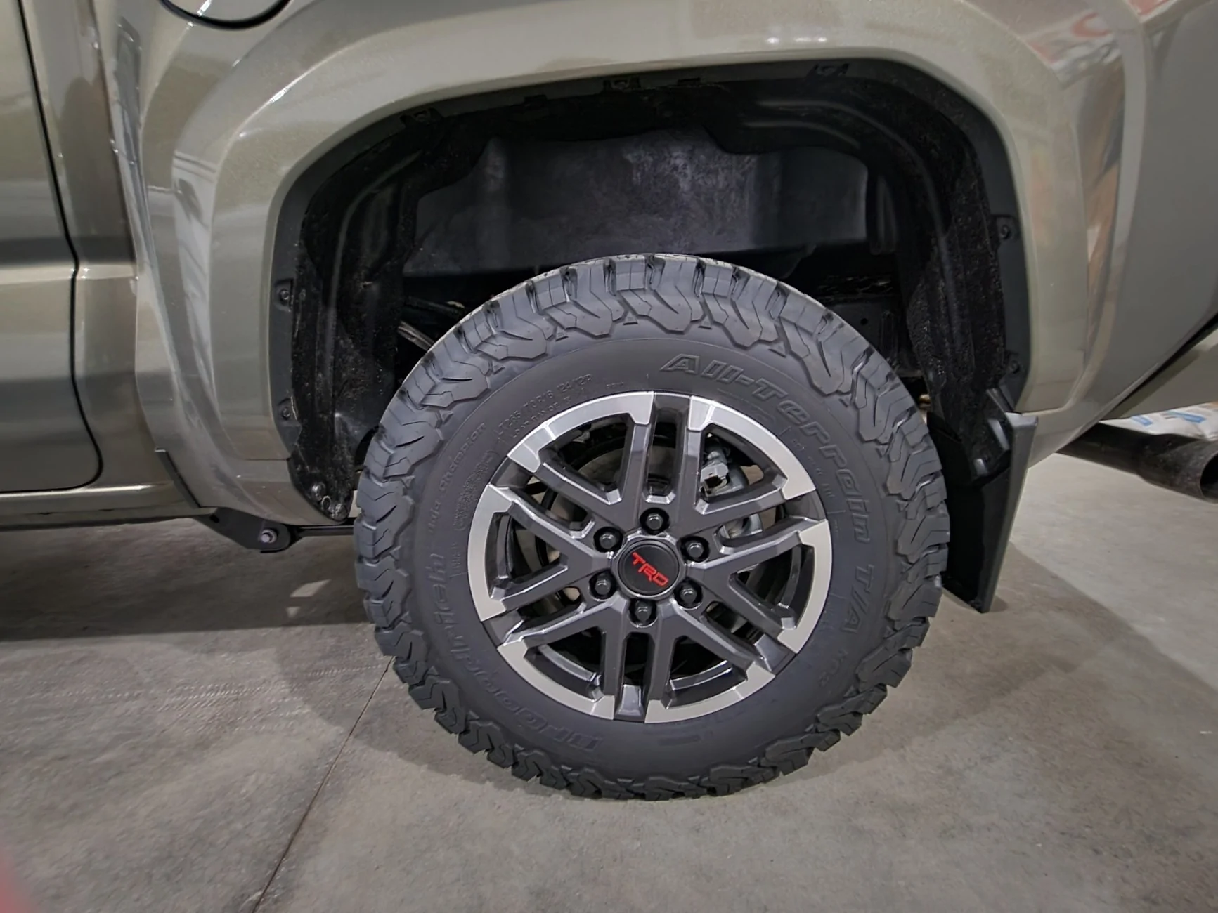 2024 Tacoma 275/70R18 KO3's do NOT fit on a 2024 Trailhunter with Canadian mudflats thumbnail_20240415_045118
