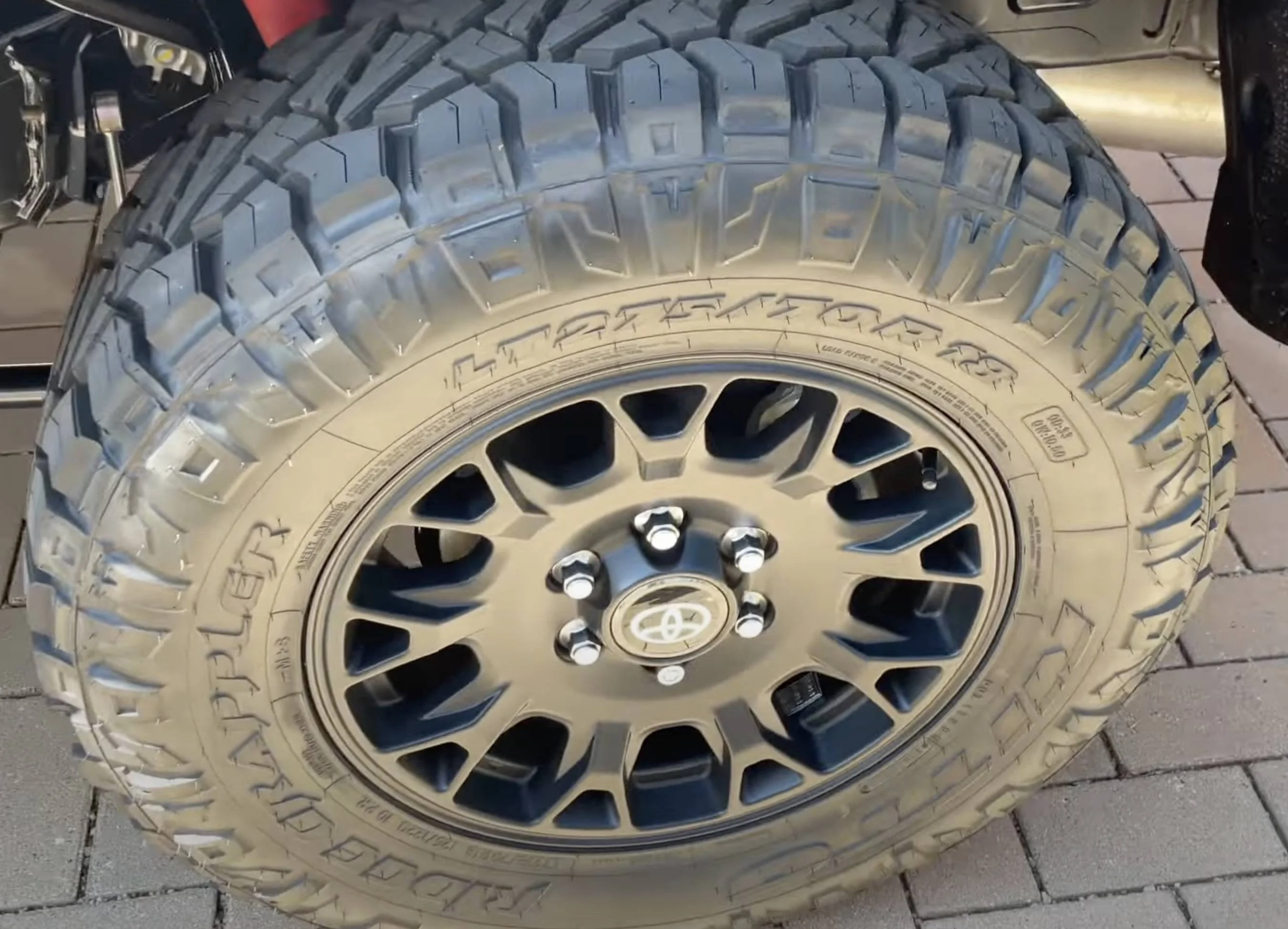 2024 Tacoma Lifted 2024 Tacoma Build (SR5) w/ Toyota Accessories (TRD Lift Kit 2.5" Front / 2" Rear, Wheels, Exhaust, Bed Tire Carrier, Skid Plate, Etc)! 2024 Tacoma 33%22 inch tires