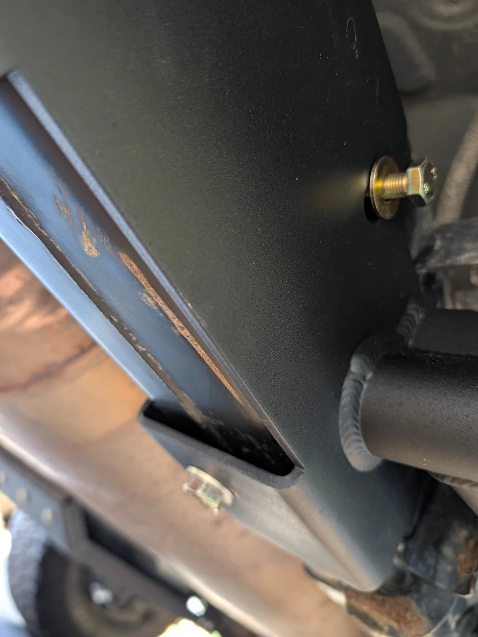 Bottom gap due to bracket interference.webp