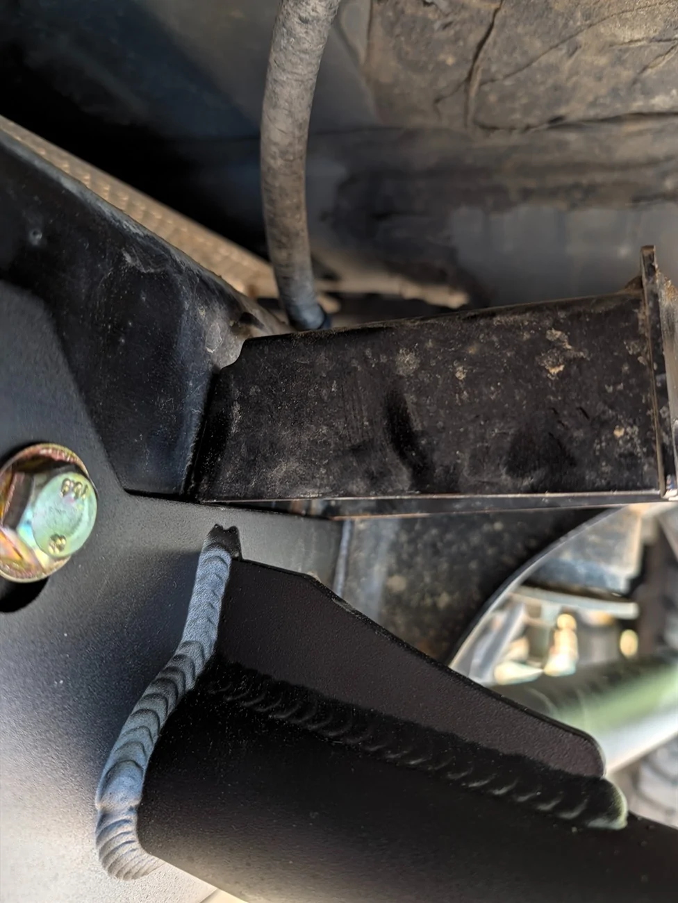 Closeup slider plate against bracket.webp