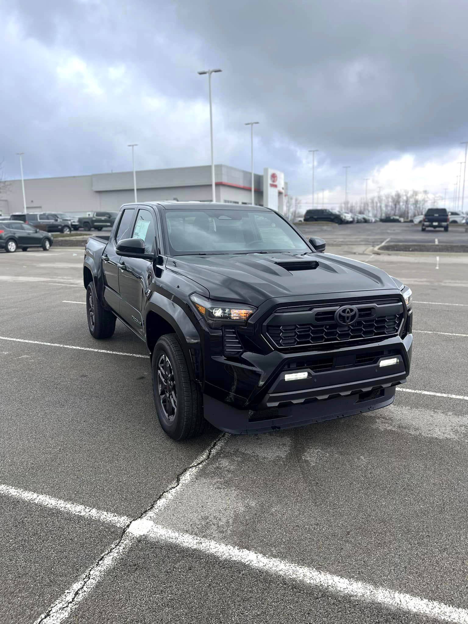 2024 Tacoma Black 2024 Tacoma TRD Sport delivered @ Toyota South dealership (w/ video vs 3rd gen)) black-2024-tacoma-trd-sport-delivered-dealer-walkthrough-1