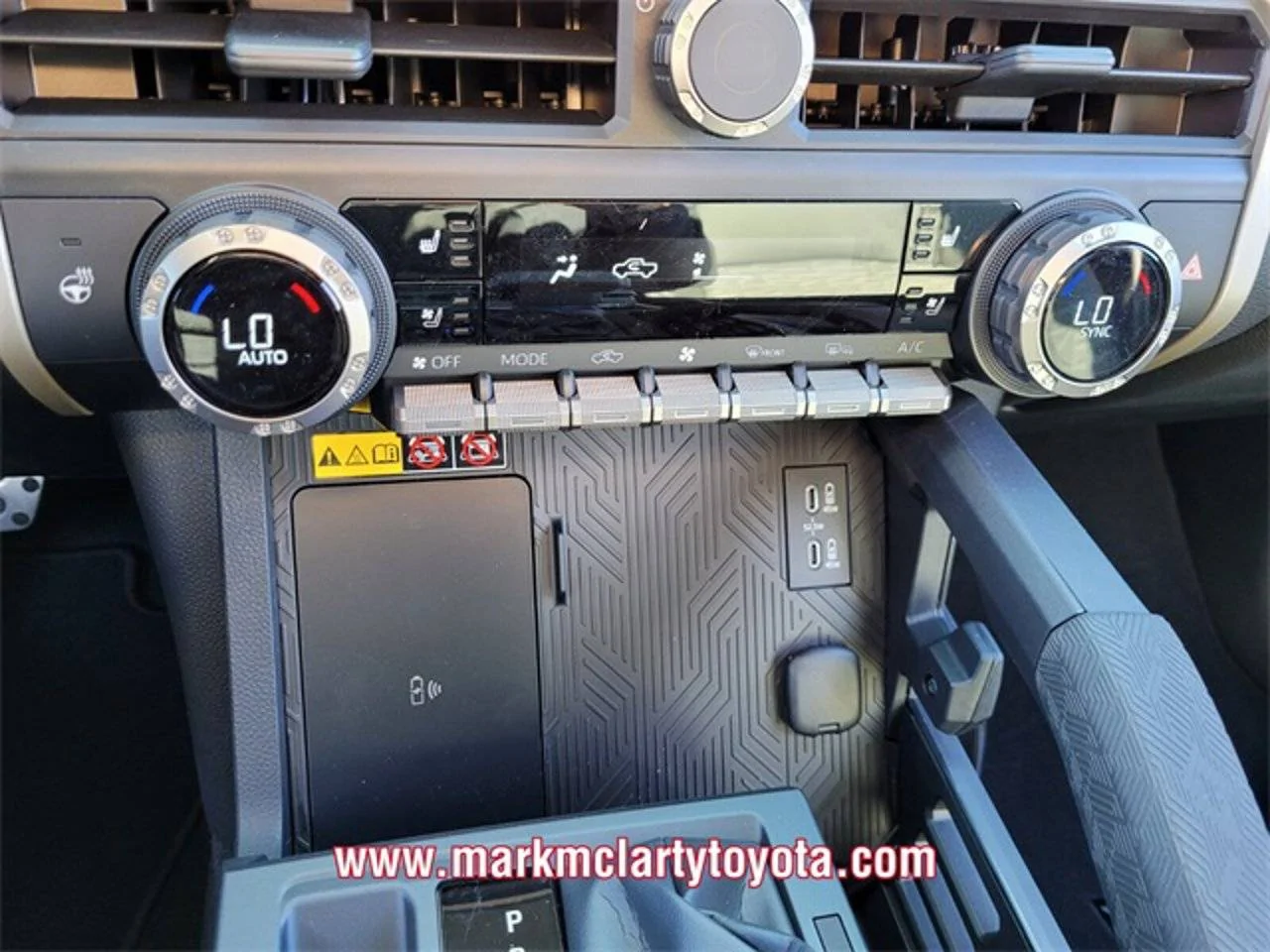 2024 Tacoma ICE CAP 2024 Tacoma Thread (4th Gen) Ice Cap 2024 Tacoma TRD Sport interior + exterior 14
