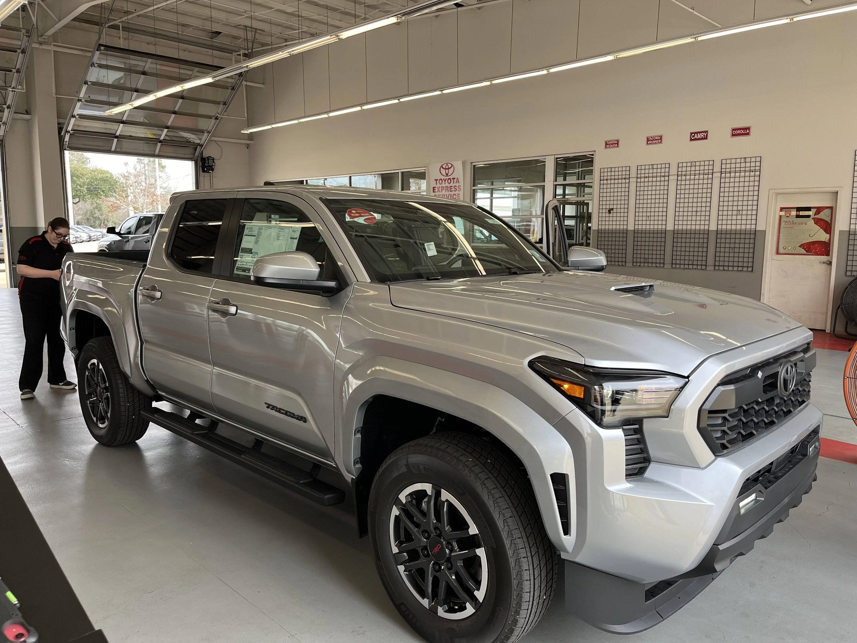 2024 Tacoma CELESTIAL SILVER METALLIC 2024 Tacoma Thread (4th Gen) Celestial Silver Metallic 2024 Tacoma TRD Sport 5
